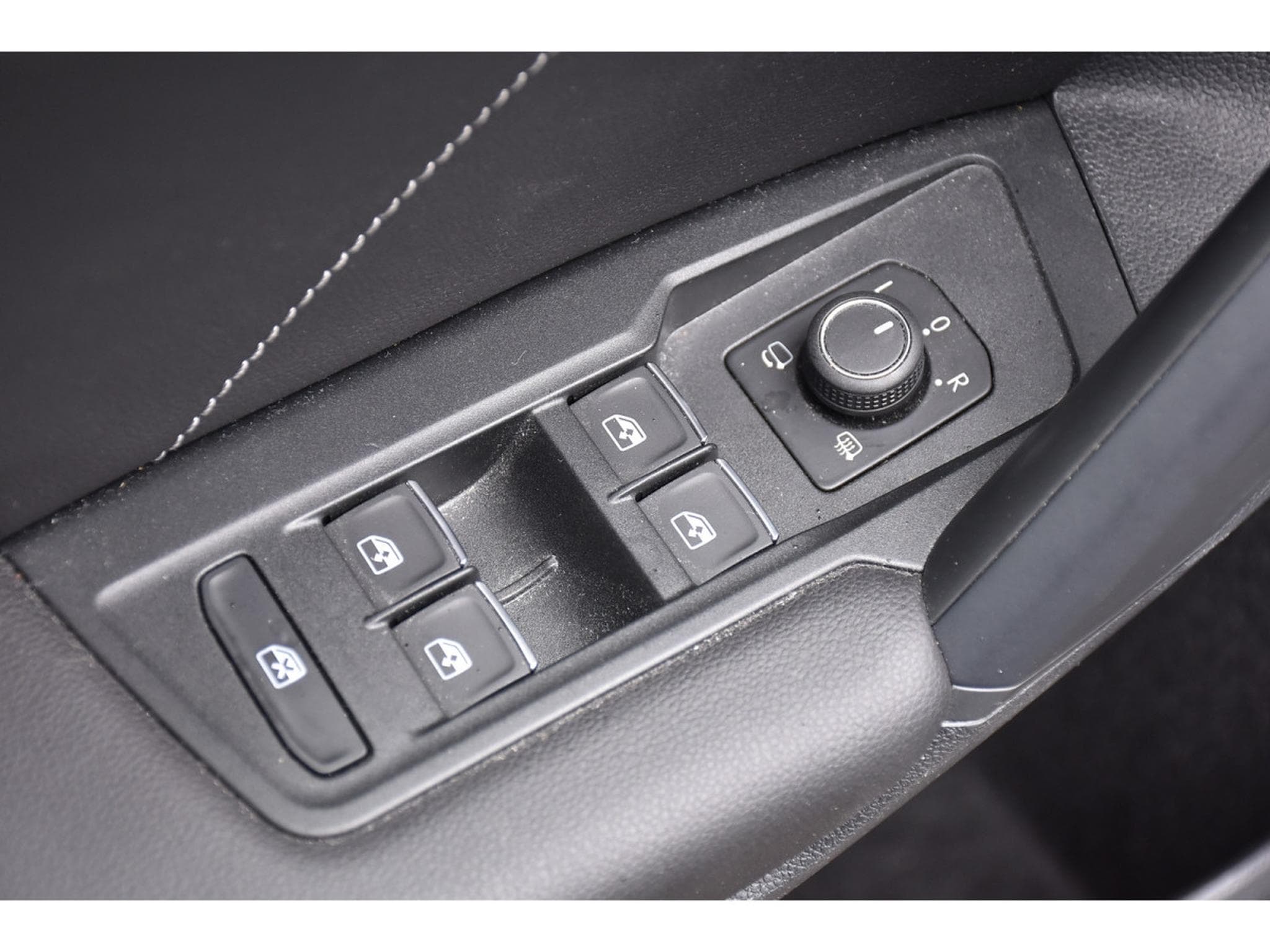 VW Tiguan 1.4 TSI eHybrid DSG6 R-LINE CUIR MEMO PANO HUD ATT RMQ 1° M. (2023) - Foto 21