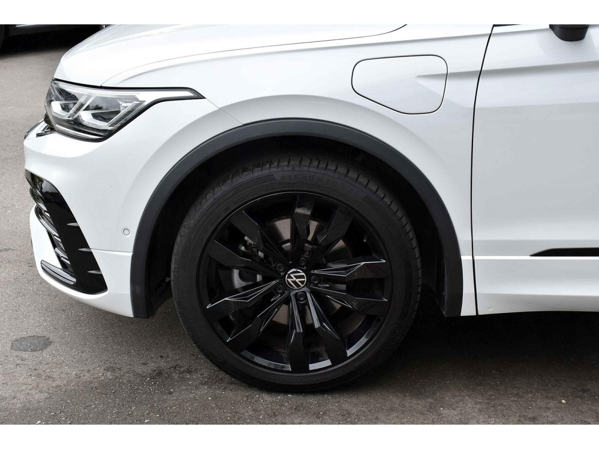 VW Tiguan 1.4 TSI eHybrid DSG6 R-LINE CUIR MEMO PANO HUD ATT RMQ 1° M. (2023) - Foto 5