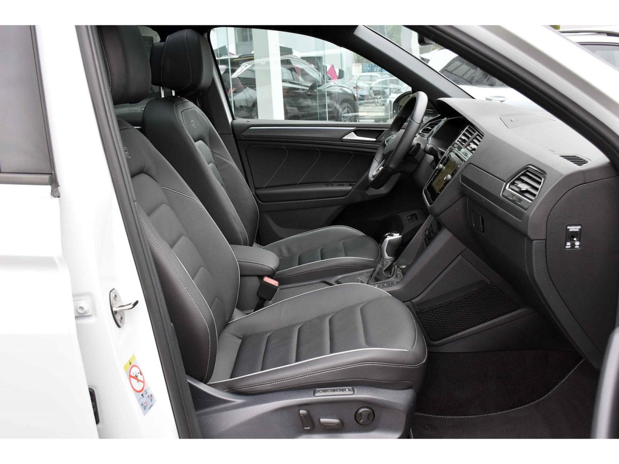 VW Tiguan 1.4 TSI eHybrid DSG6 R-LINE CUIR MEMO PANO HUD ATT RMQ 1° M. (2023) - Foto 8