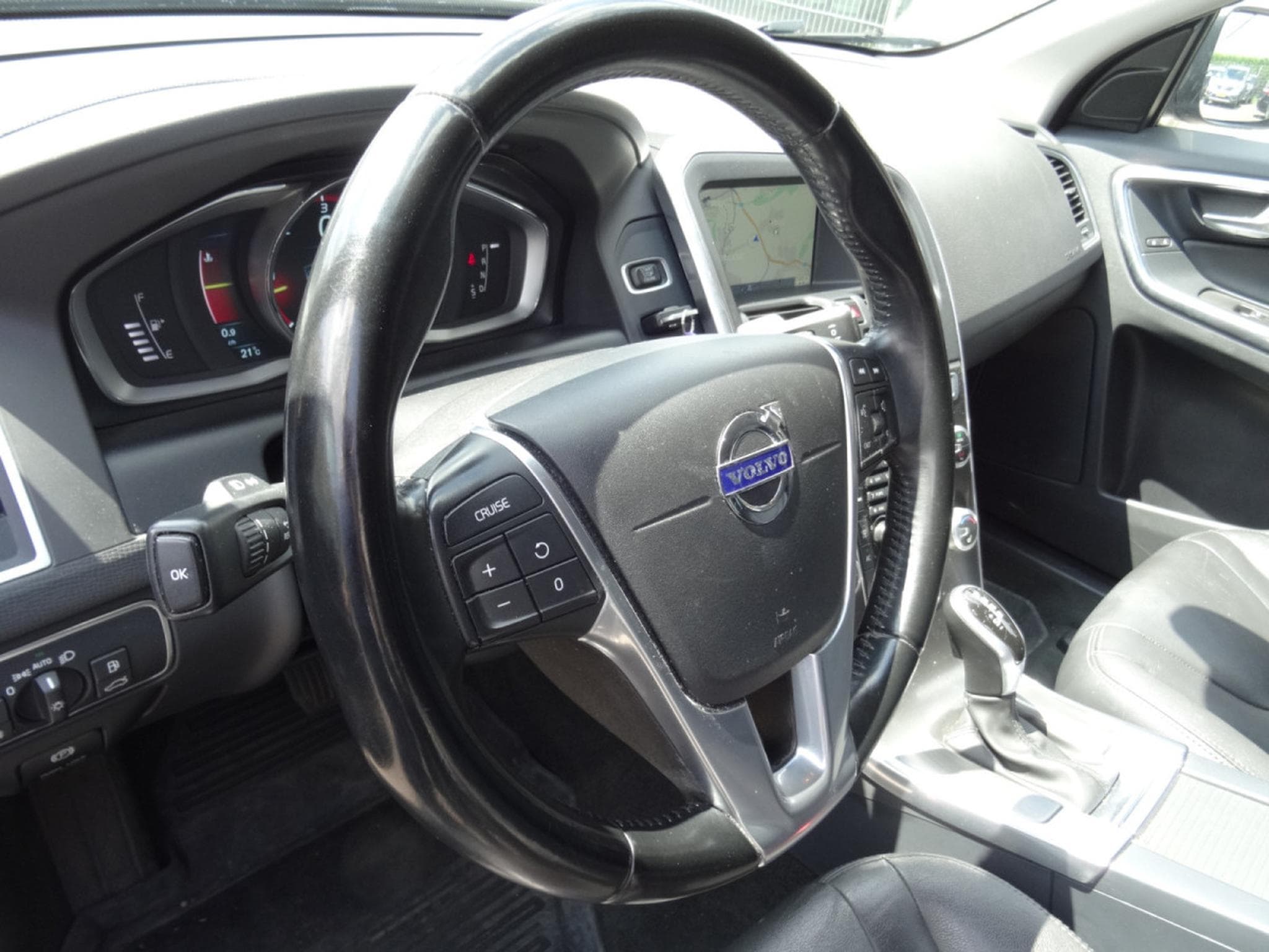 Volvo XC60 D5 SUMMUM (2015) - Photo 9
