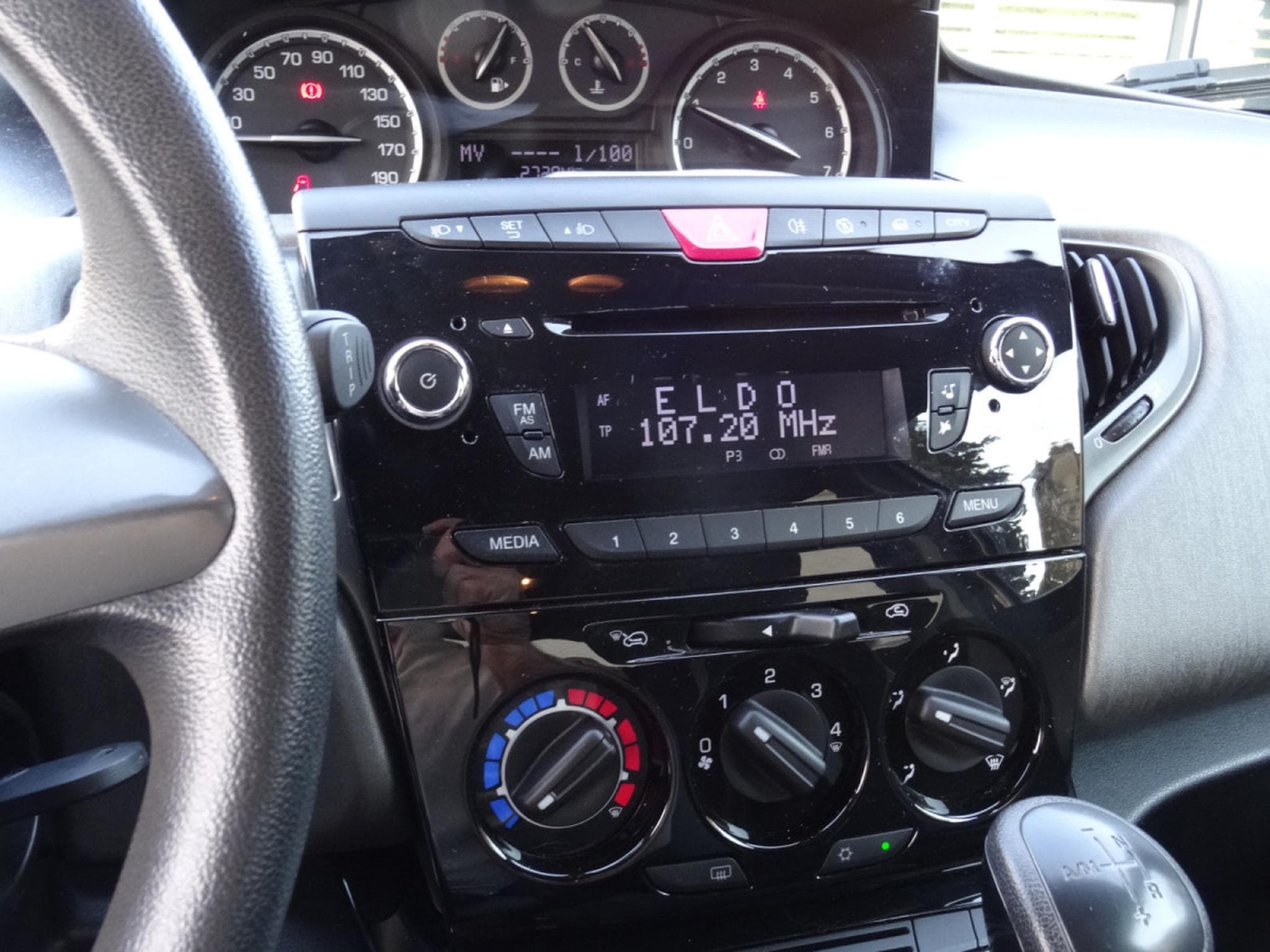 Lancia Ypsilon 0.9 Automatique (2013) - Photo 7
