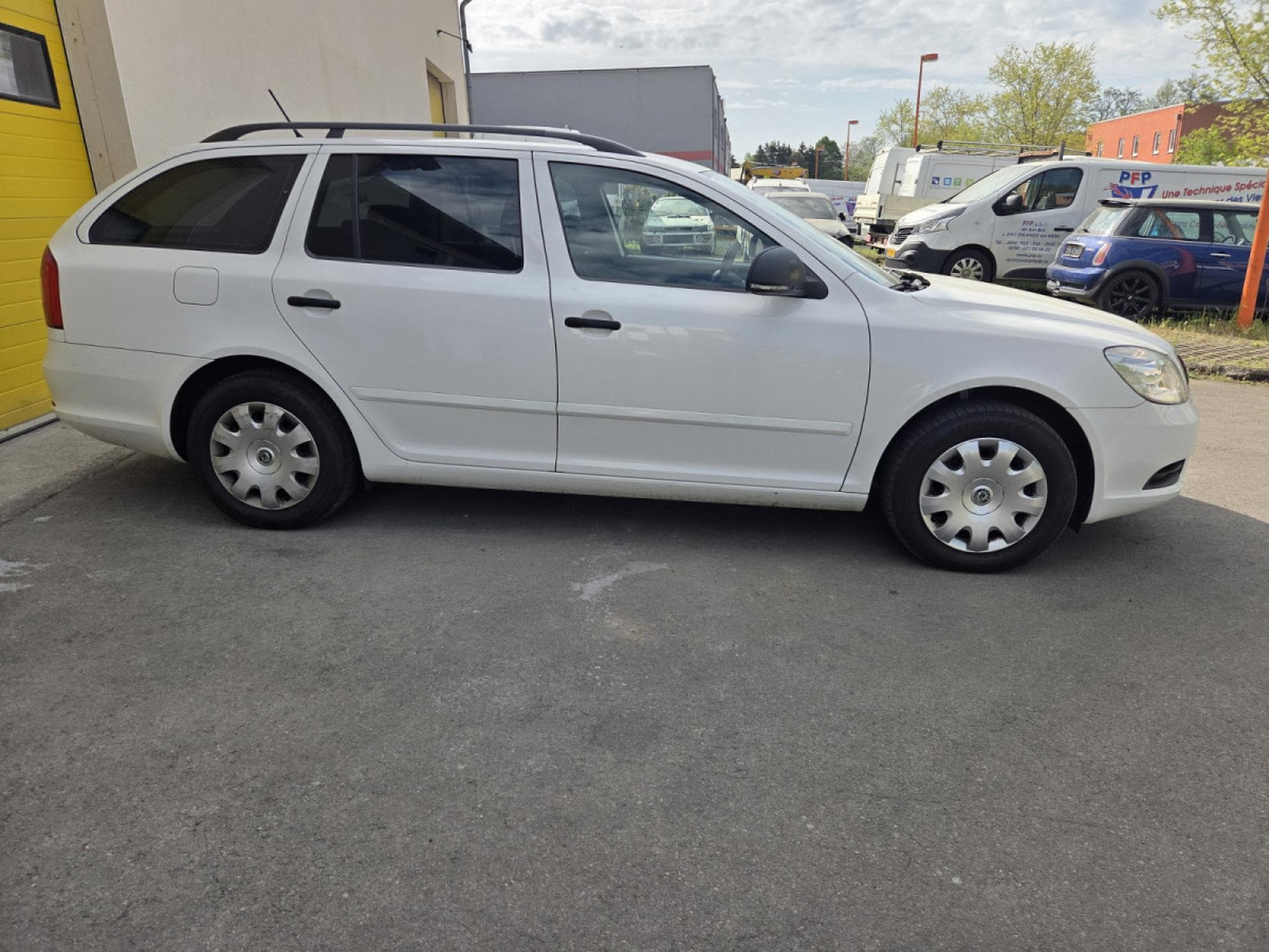 Skoda Octavia Combi 1.6 Tdi 105 CV Garantie 12 Mois (2011) - Photo 7