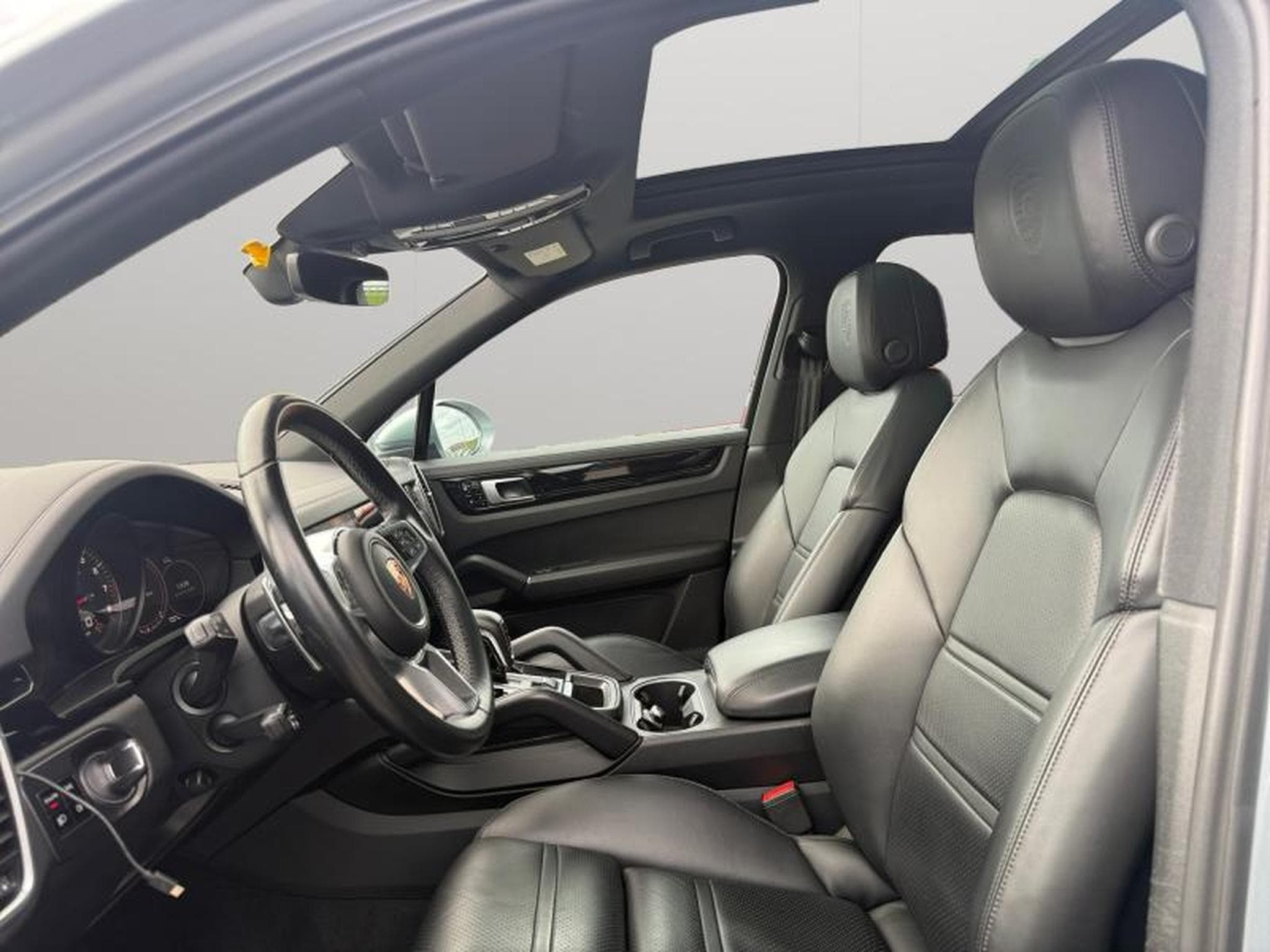 Porsche Cayenne S / Essence (2021) - Photo 12