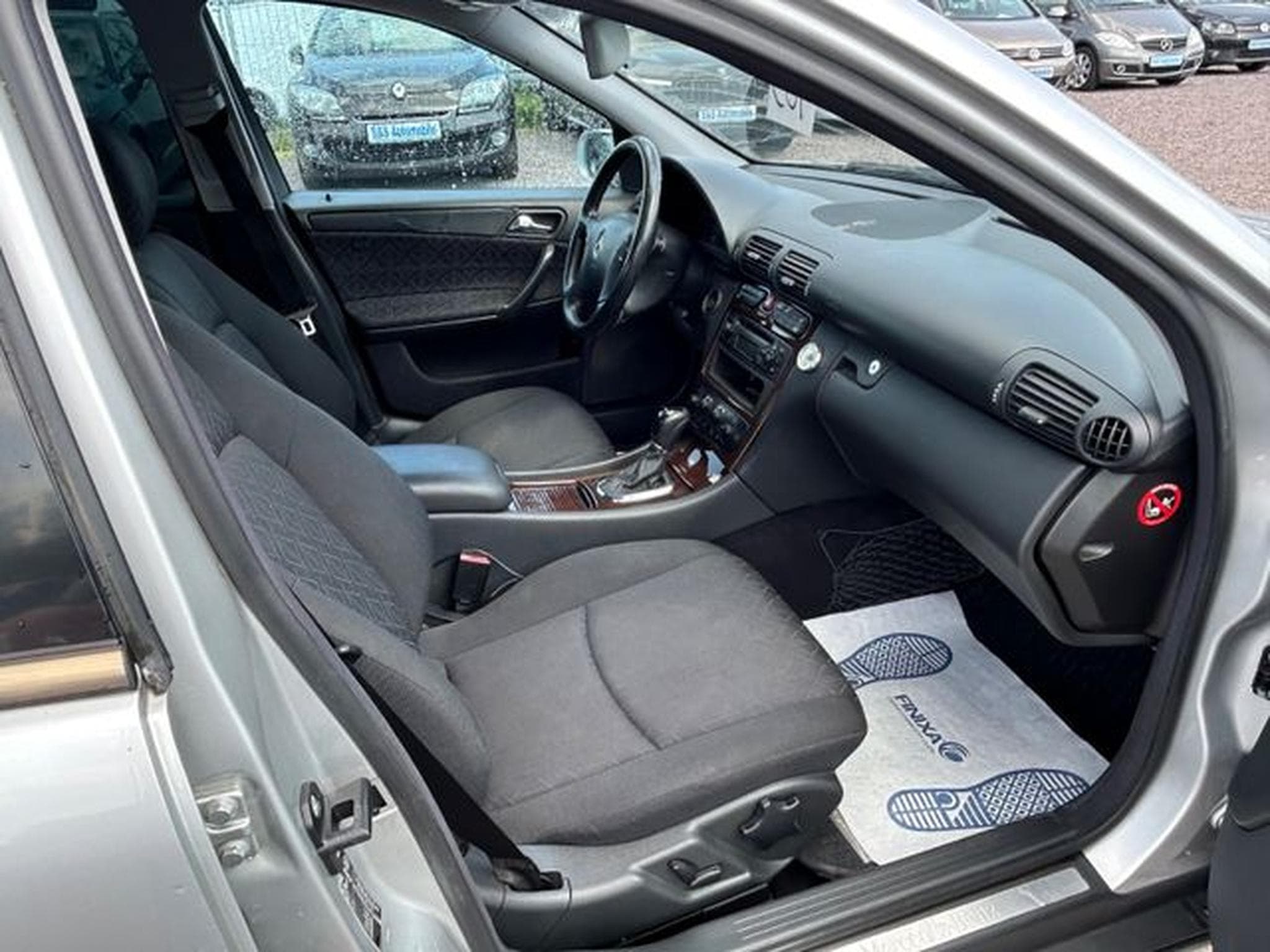 Mercedes C 180 C 180 ELEGANCE *Automatik*SHZ* (2001) - Photo 9