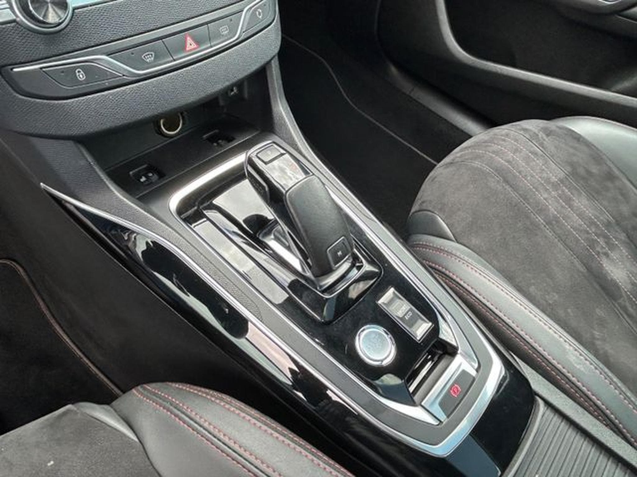 Peugeot 308 308 SW GT *Automatik*Navi*Kamera*Pano*Eu6d (2018) - Photo 13