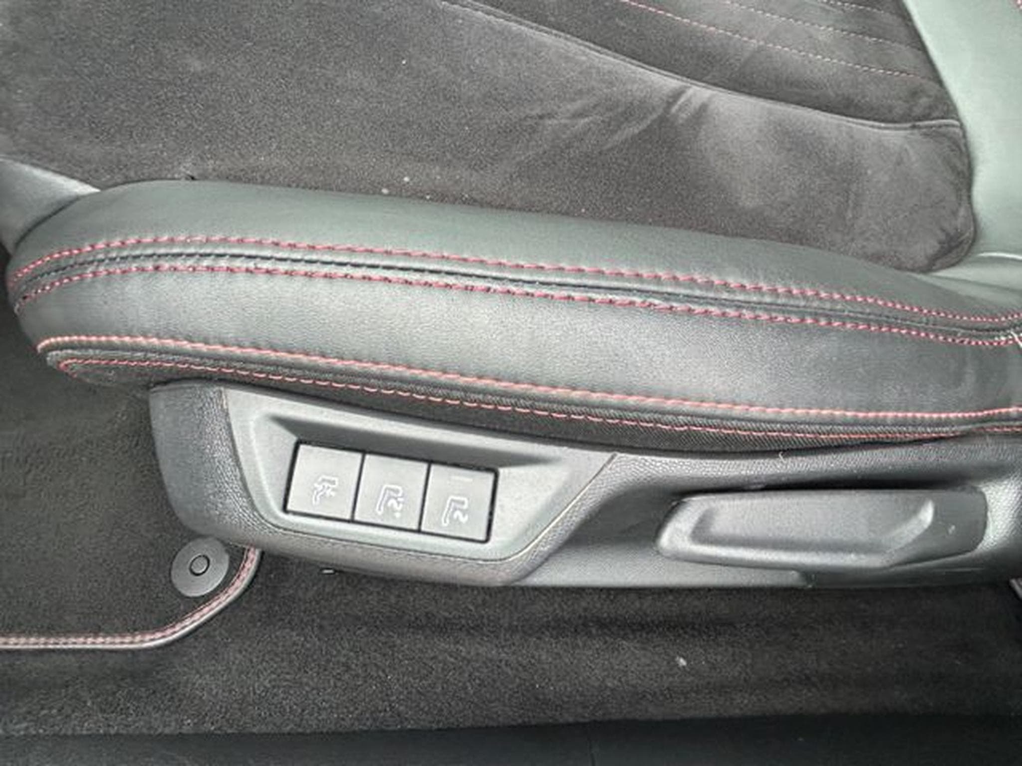 Peugeot 308 308 SW GT *Automatik*Navi*Kamera*Pano*Eu6d (2018) - Photo 15