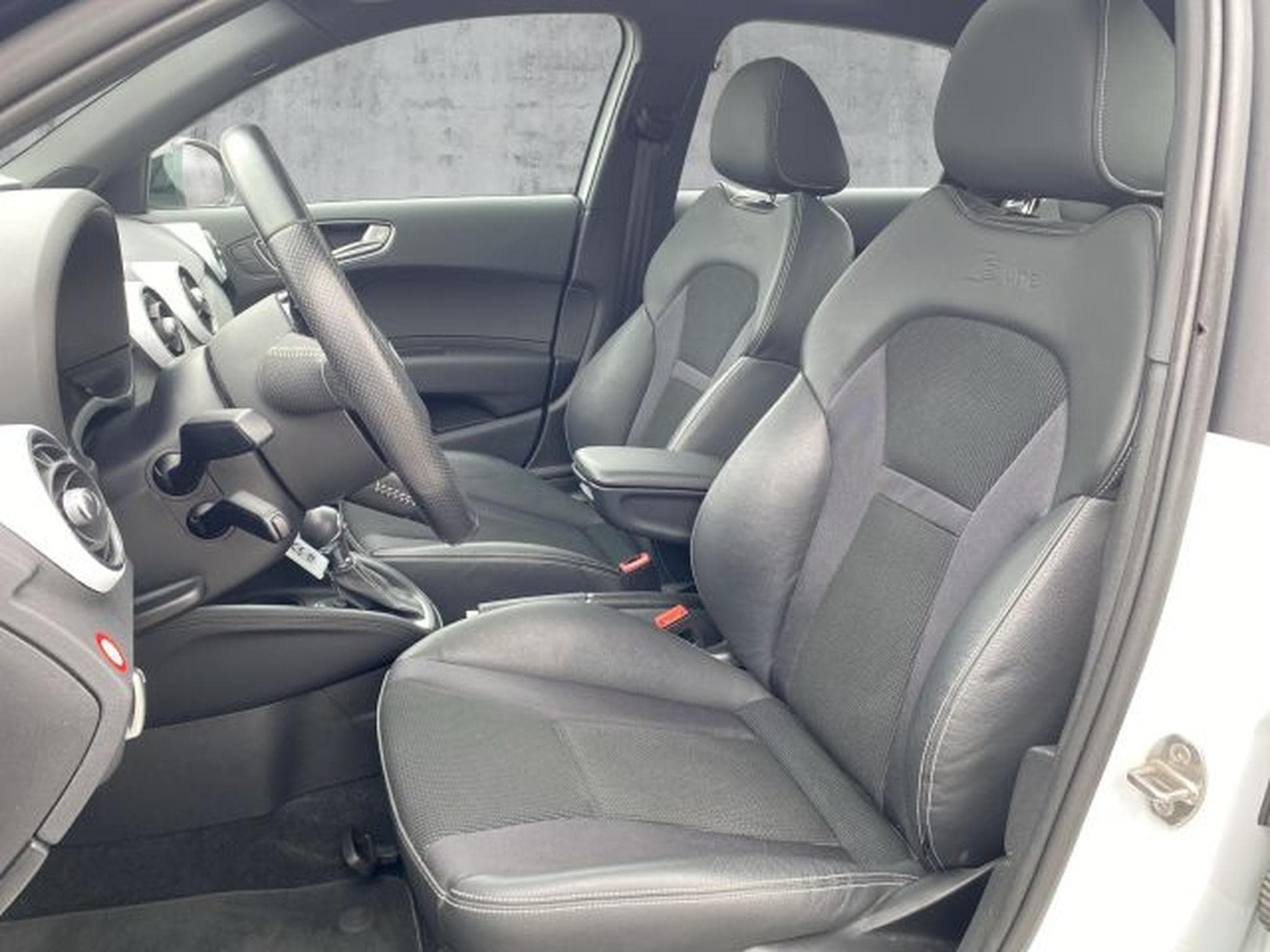 Audi A1 A1 Sportback 1.4 TFSI S-tronic S-Line PANO XENON (2014) - Photo 11
