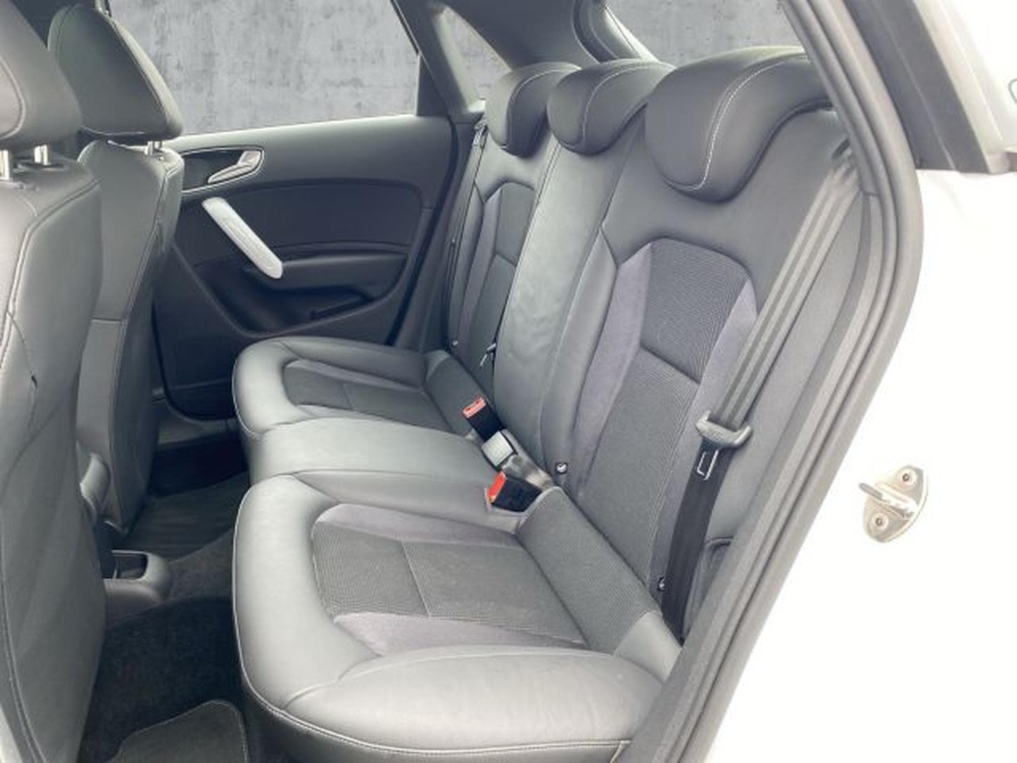 Audi A1 A1 Sportback 1.4 TFSI S-tronic S-Line PANO XENON (2014) - Photo 12