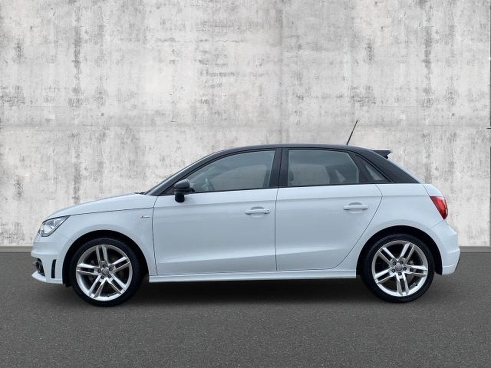 Audi A1 A1 Sportback 1.4 TFSI S-tronic S-Line PANO XENON (2014) - Photo 2