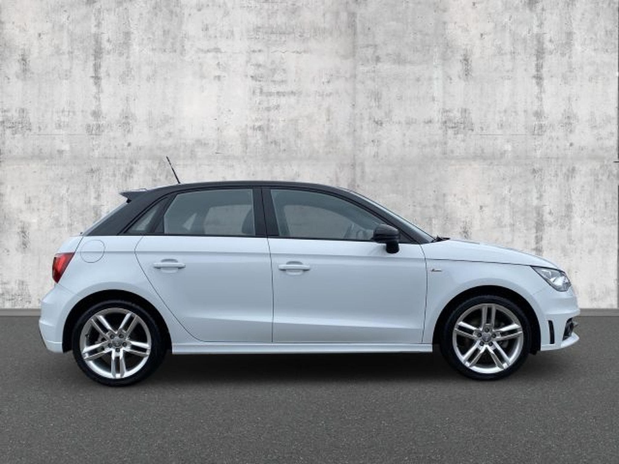 Audi A1 A1 Sportback 1.4 TFSI S-tronic S-Line PANO XENON (2014) - Photo 6