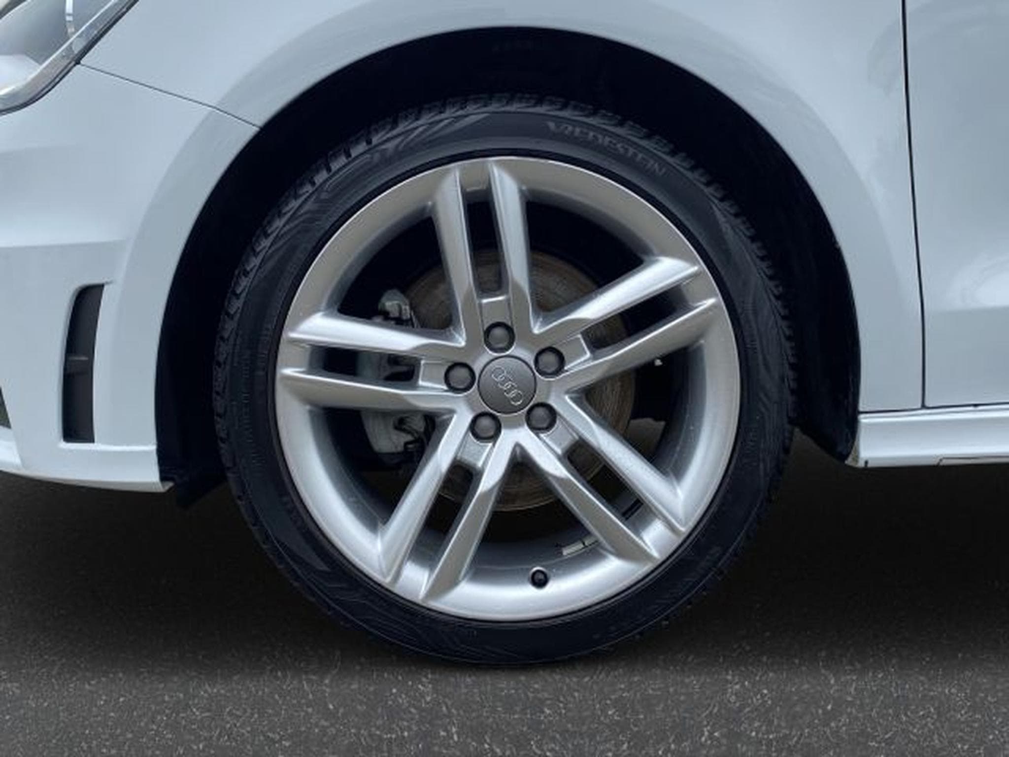 Audi A1 A1 Sportback 1.4 TFSI S-tronic S-Line PANO XENON (2014) - Photo 9