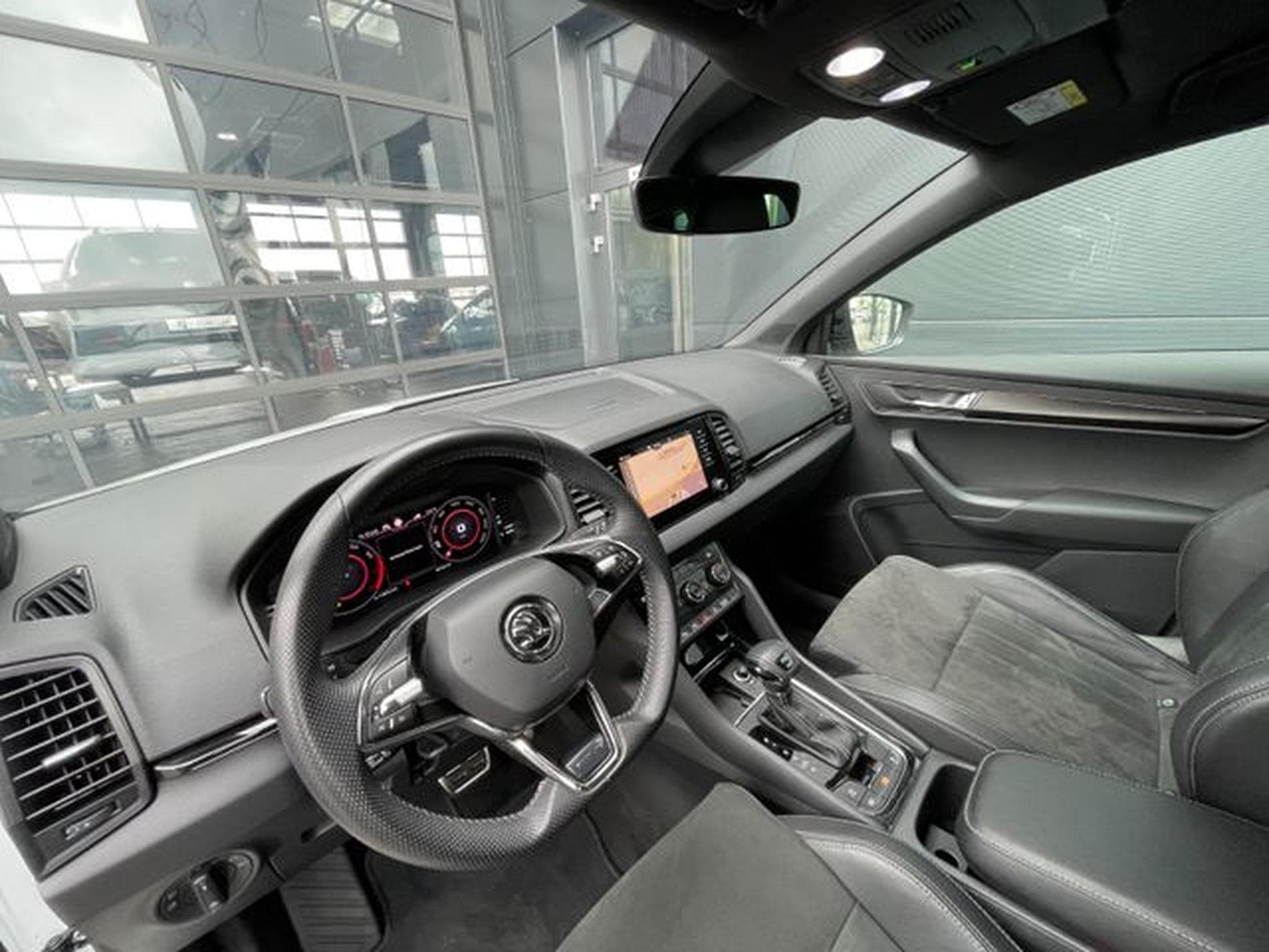 Skoda Karoq Karoq 2,0TSi Sportline 4x4 19" AHK 360° Keyless (2021) - Foto 11