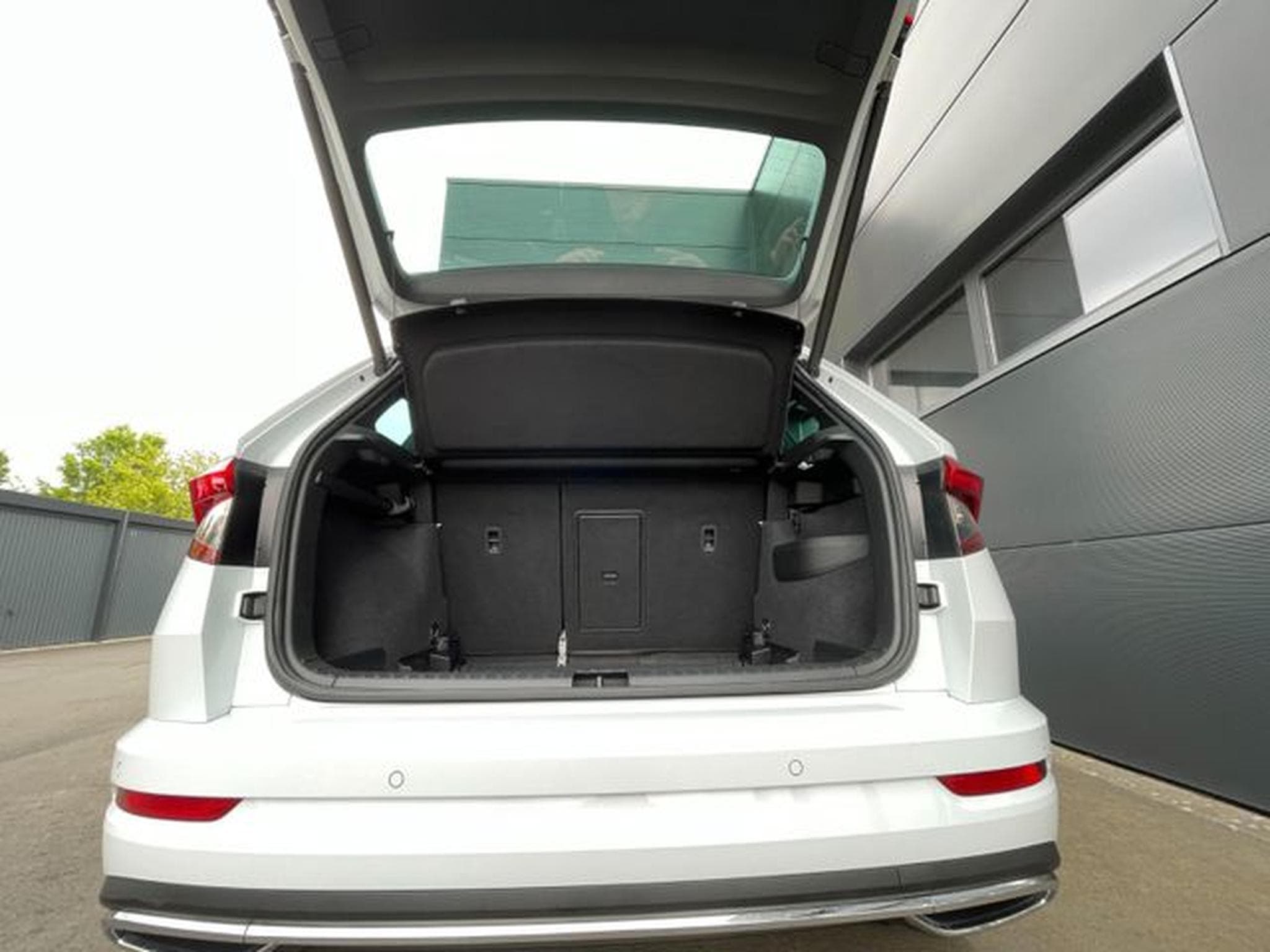 Skoda Karoq Karoq 2,0TSi Sportline 4x4 19" AHK 360° Keyless (2021) - Foto 13
