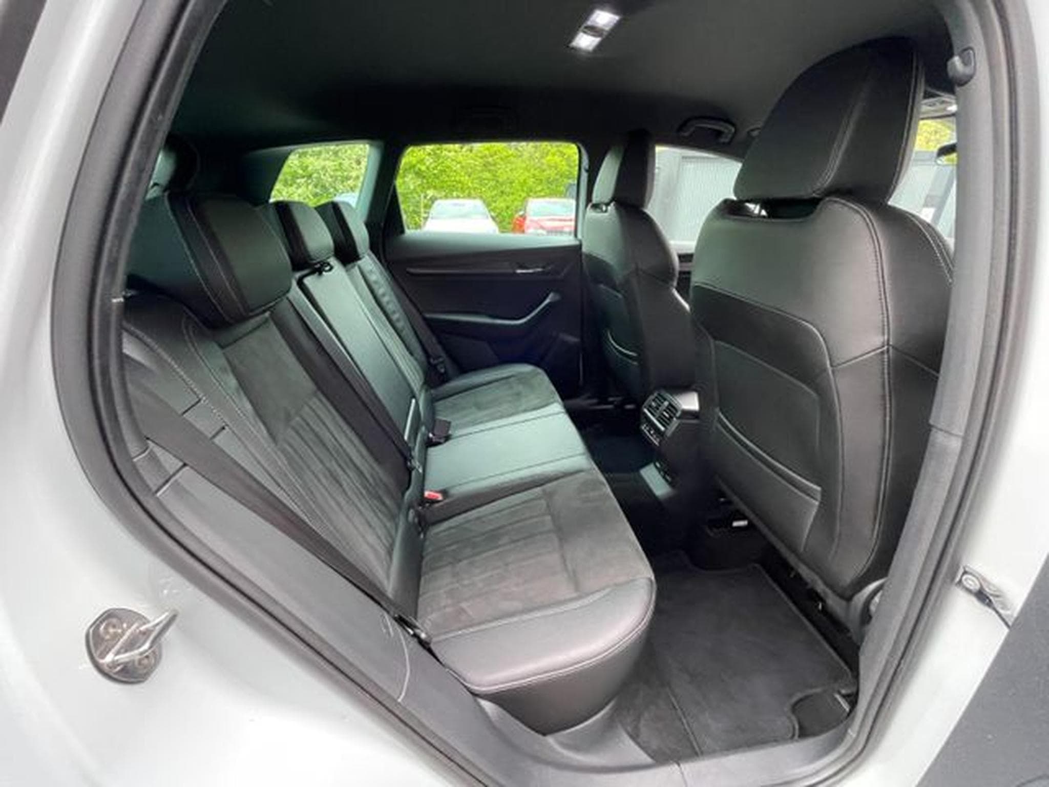 Skoda Karoq Karoq 2,0TSi Sportline 4x4 19" AHK 360° Keyless (2021) - Foto 15