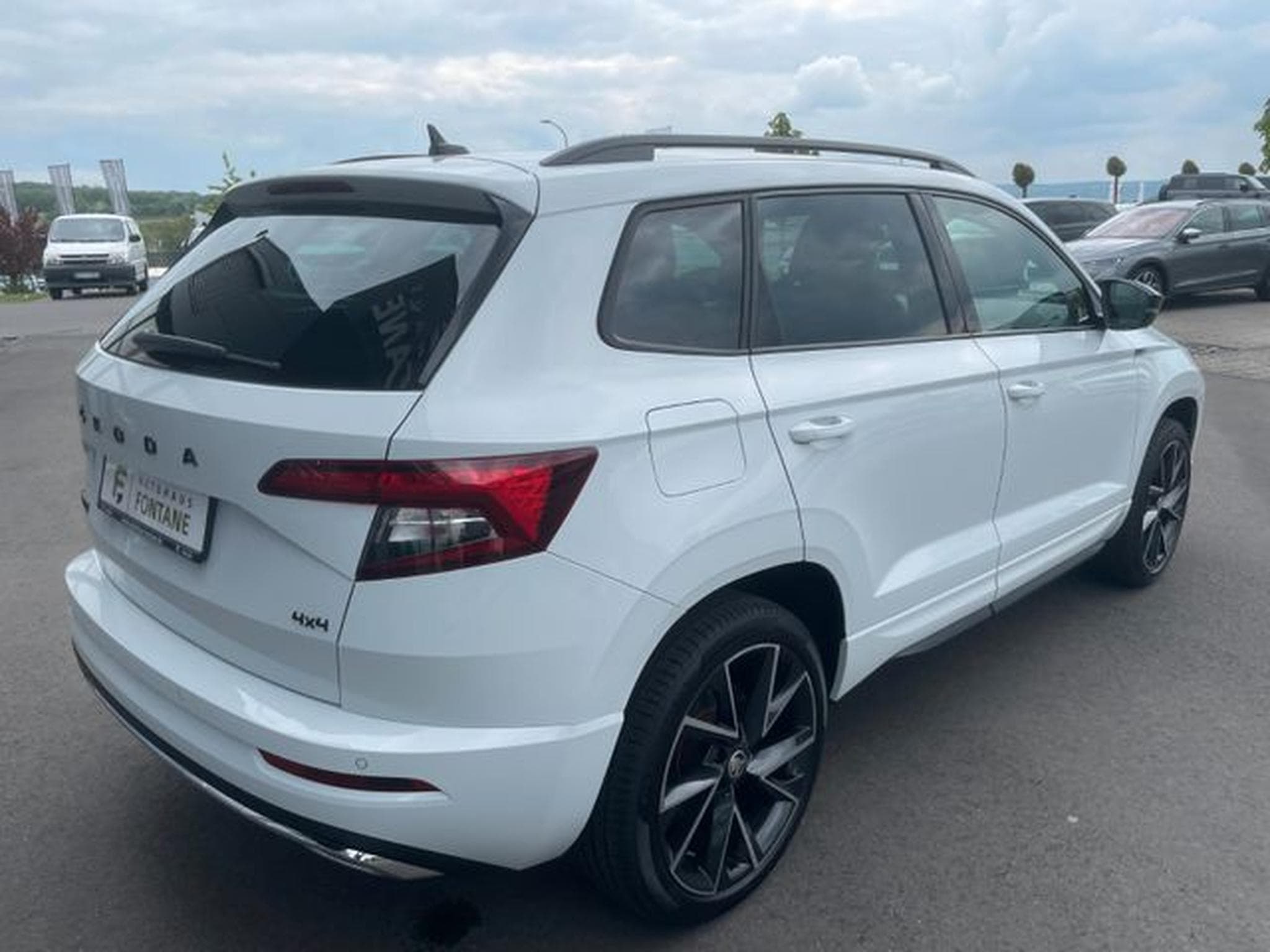 Skoda Karoq Karoq 2,0TSi Sportline 4x4 19" AHK 360° Keyless (2021) - Foto 6