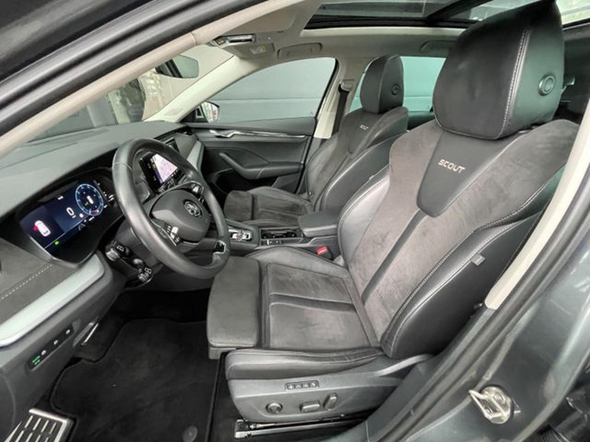 Skoda Octavia Octavia 2,0TDi Kombi Scout 4x4 Pano AHK Standhz (2022) - Foto 10
