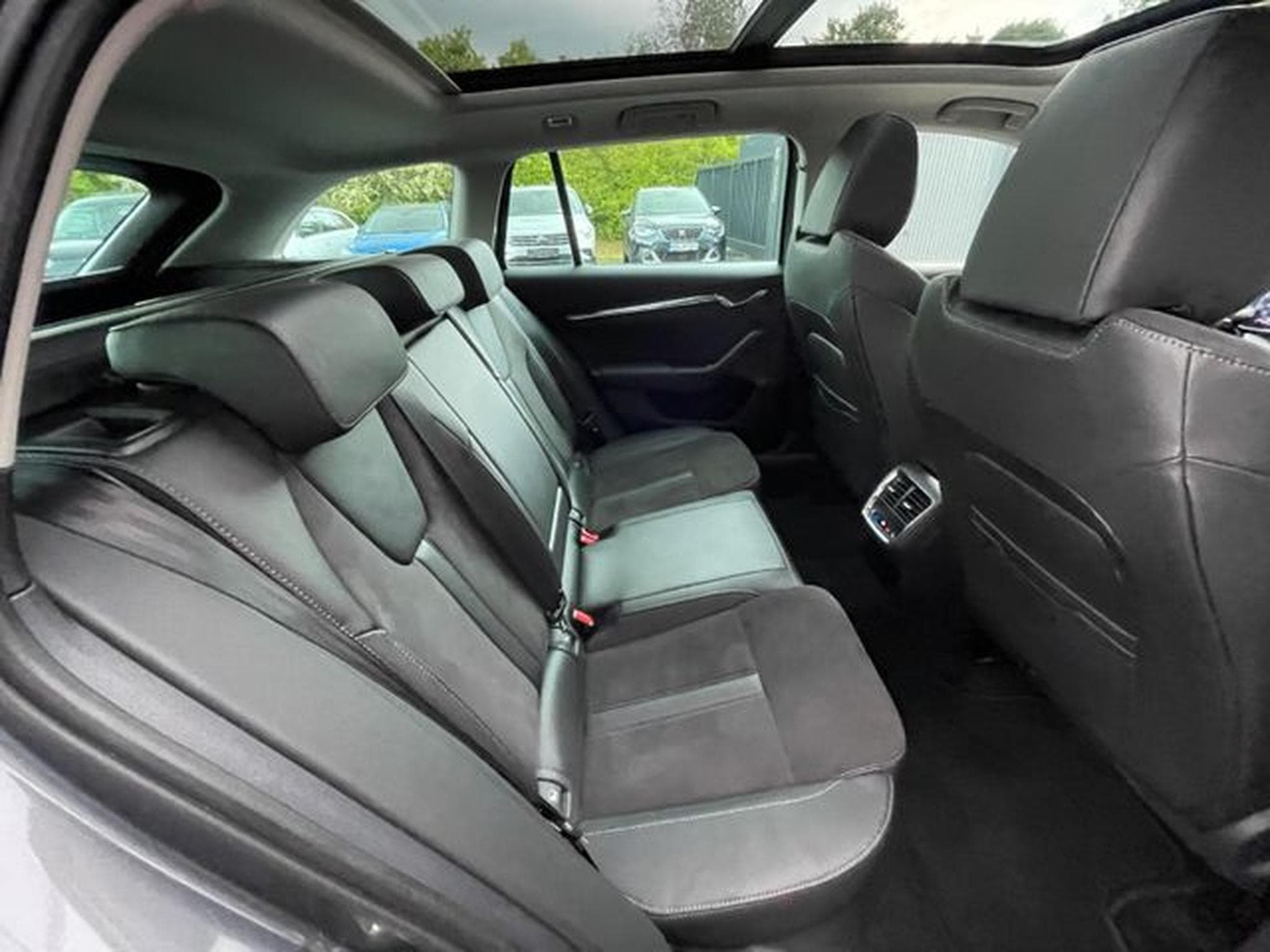 Skoda Octavia Octavia 2,0TDi Kombi Scout 4x4 Pano AHK Standhz (2022) - Foto 15