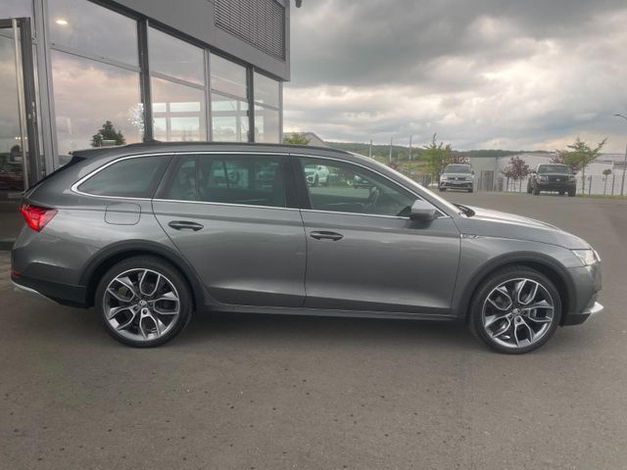 Skoda Octavia Octavia 2,0TDi Kombi Scout 4x4 Pano AHK Standhz (2022) - Foto 5