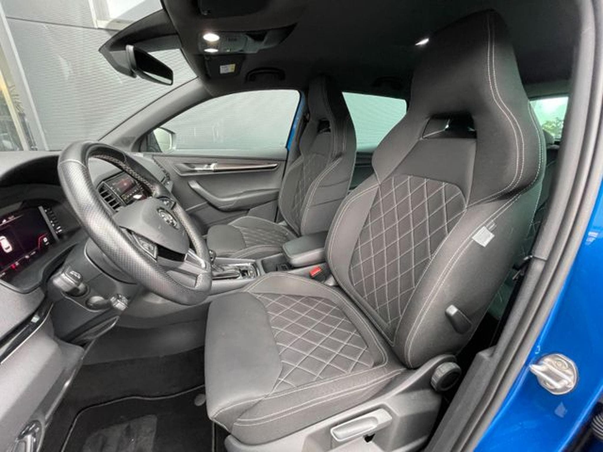 Skoda Karoq Karoq 2,0TDi Sportline 4x4 19" AHK Virtual Key (2020) - Foto 9