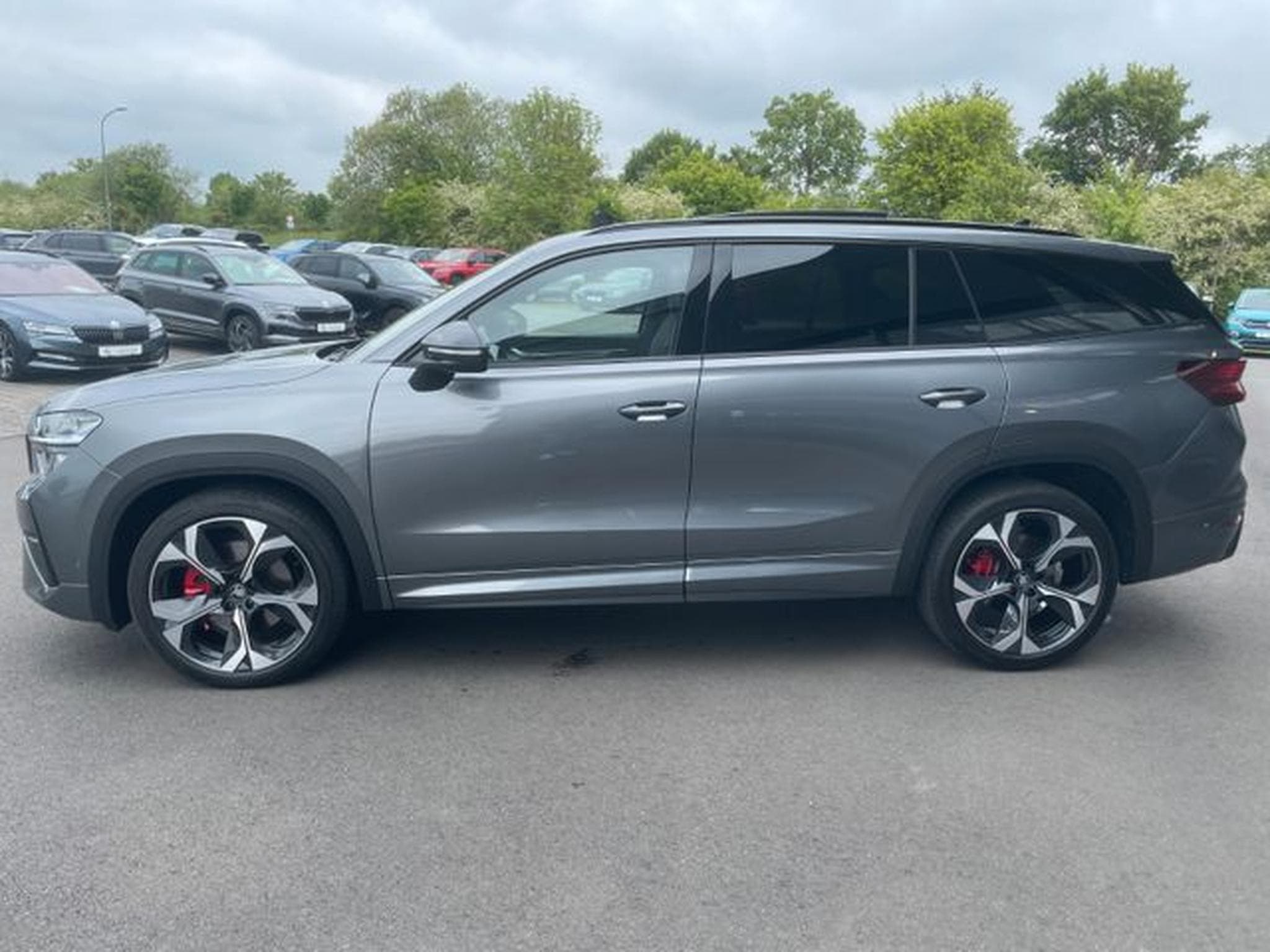 Skoda Kodiaq Kodiaq 2.0TSI 195kW RS 7-Sitze Pano AHK Canton (2025) - Foto 10