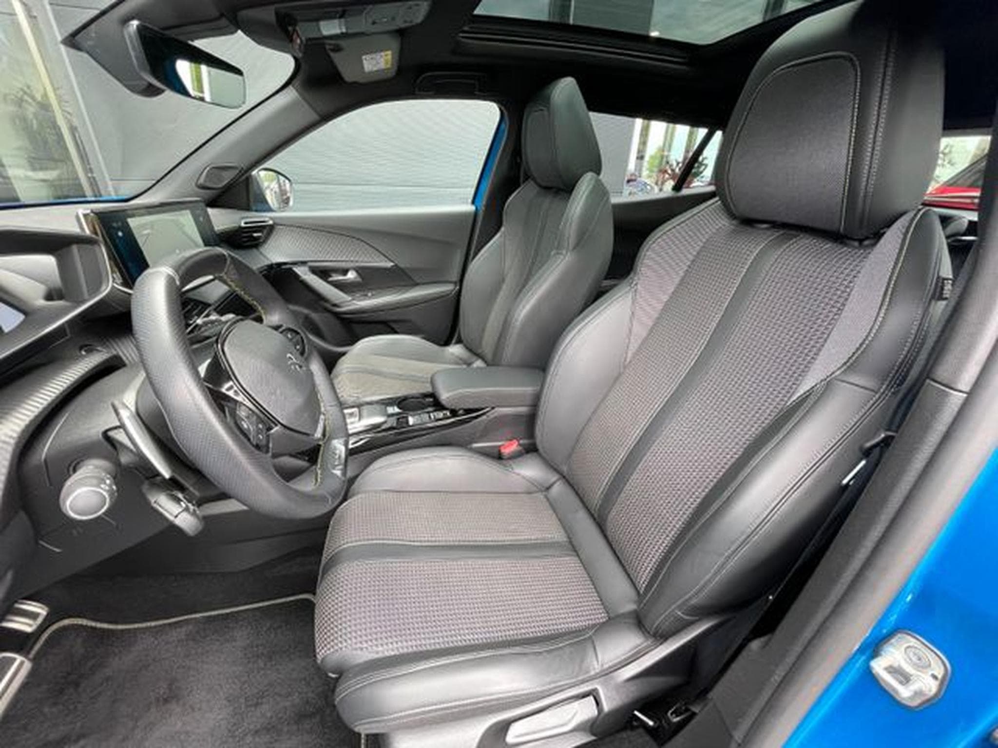 Peugeot 2008 2008 GT e-THP PureTech AHK Pano Leder Kamera (2023) - Foto 10