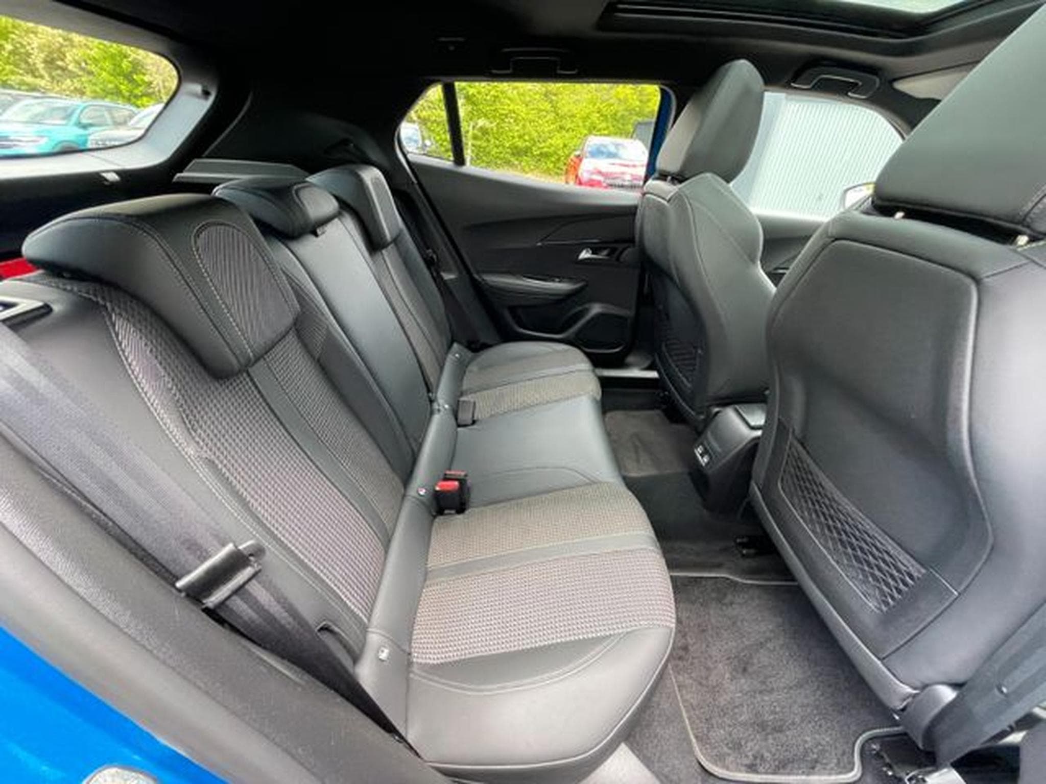 Peugeot 2008 2008 GT e-THP PureTech AHK Pano Leder Kamera (2023) - Foto 15