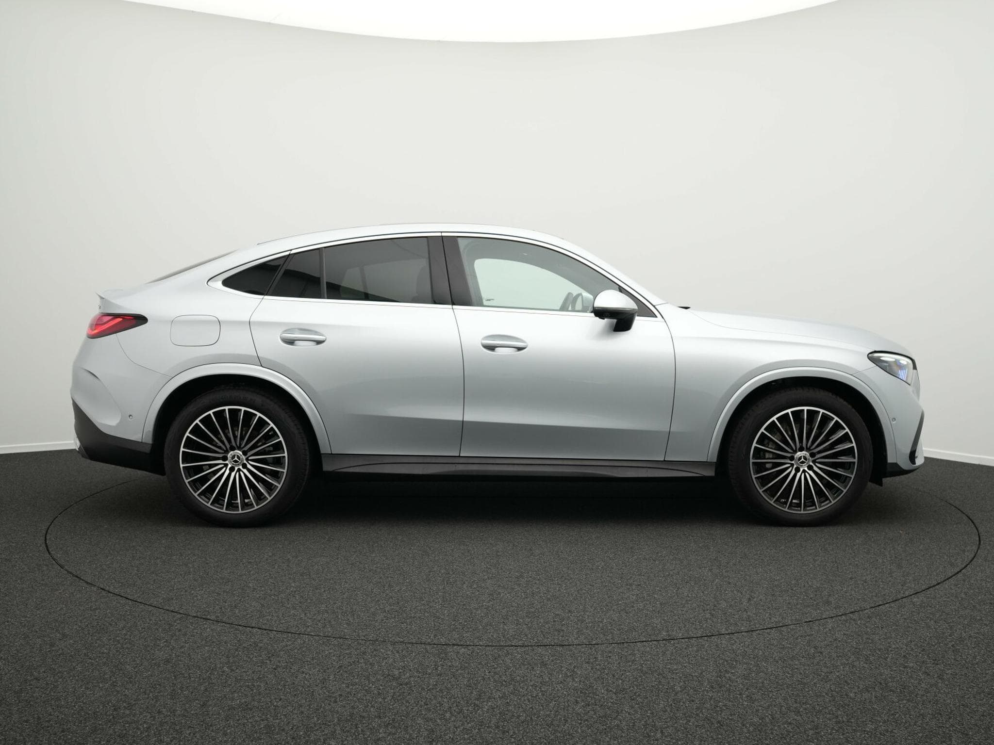 Mercedes GLC 220 d 4MATIC Coupé Multi+AHK+Distr+360 (2024) - Foto 5
