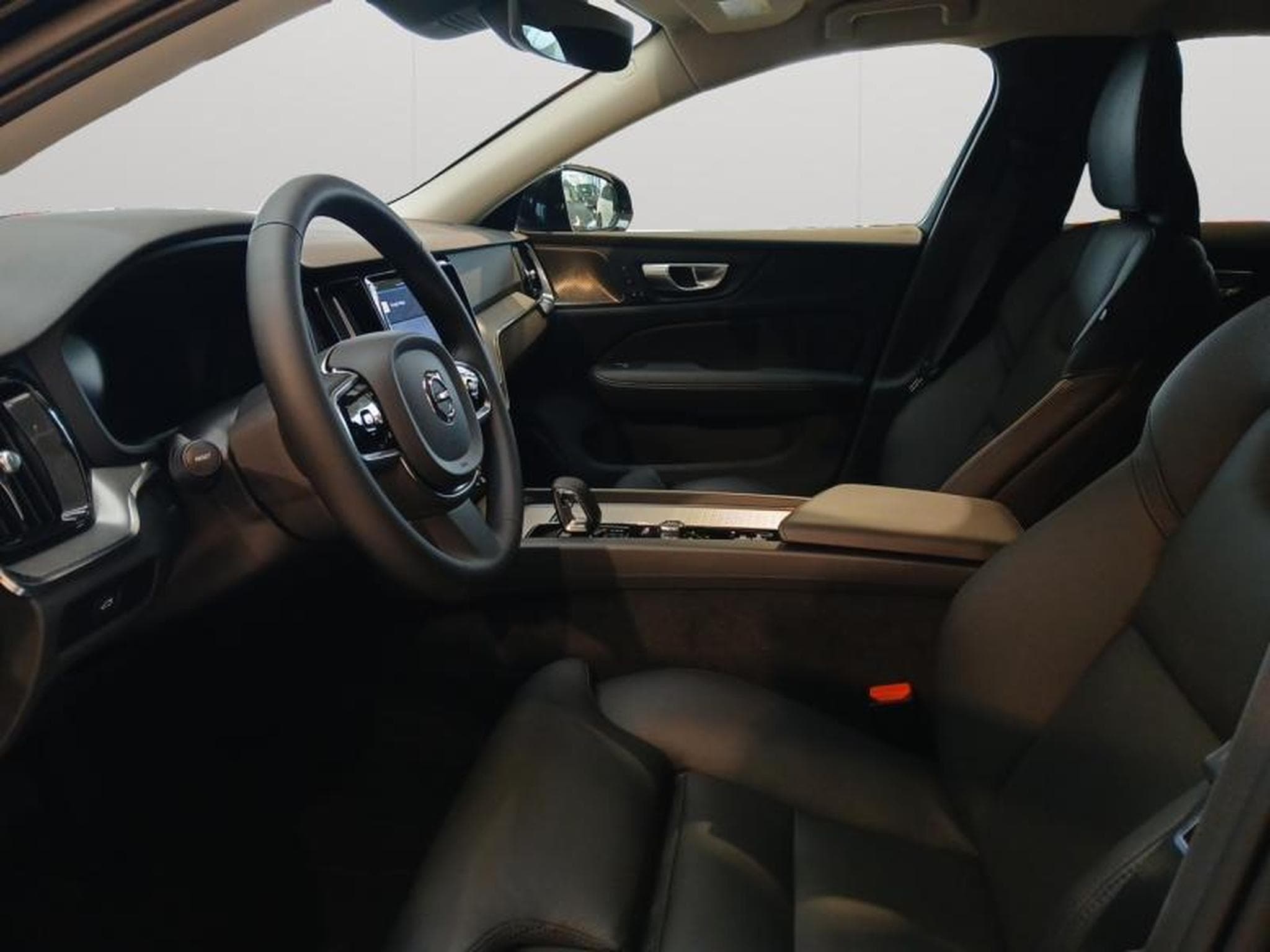 Volvo V60 B4 Plus Dark / Diesel (2023) - Foto 10