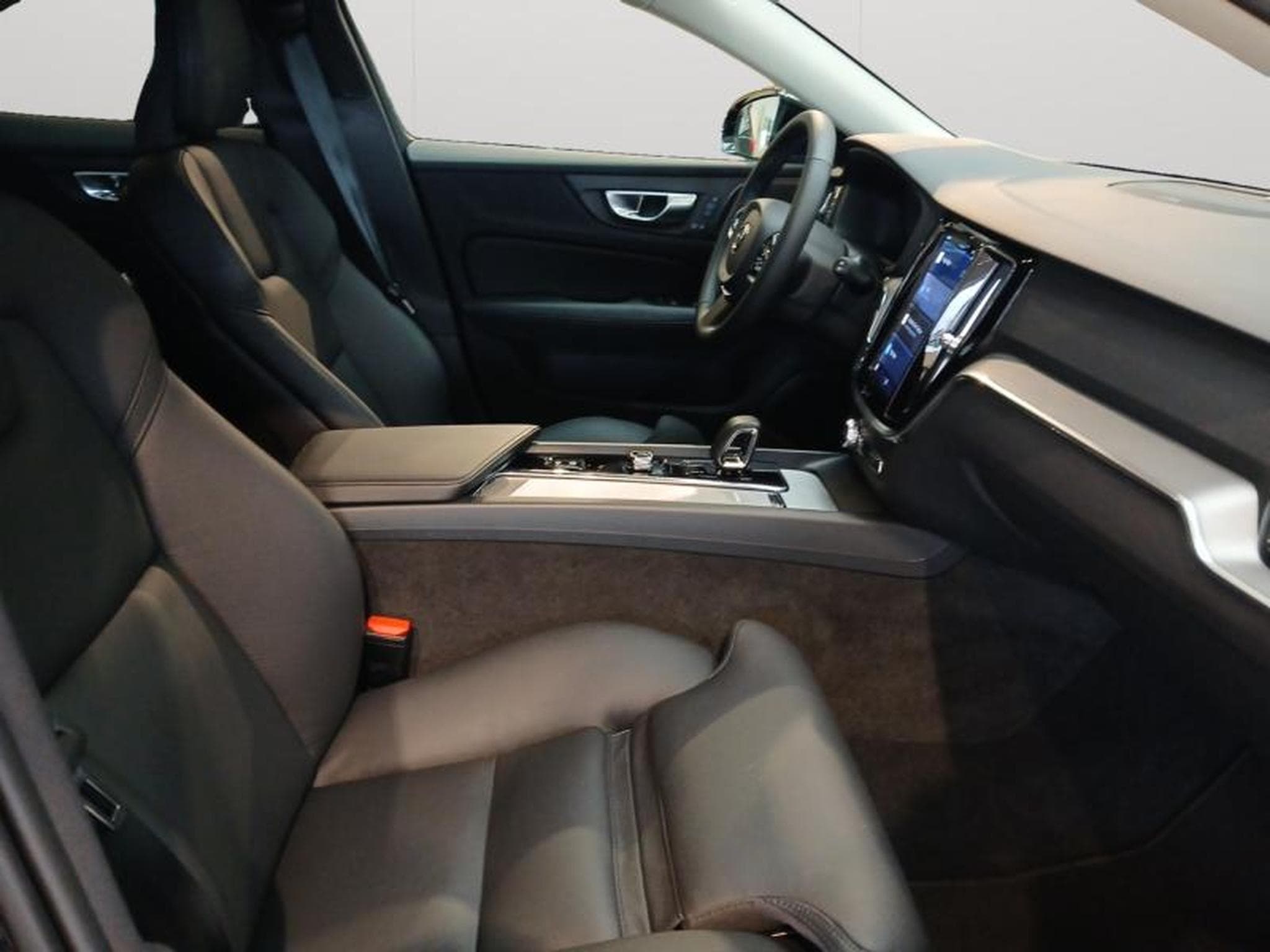 Volvo V60 B4 Plus Dark / Diesel (2023) - Foto 15