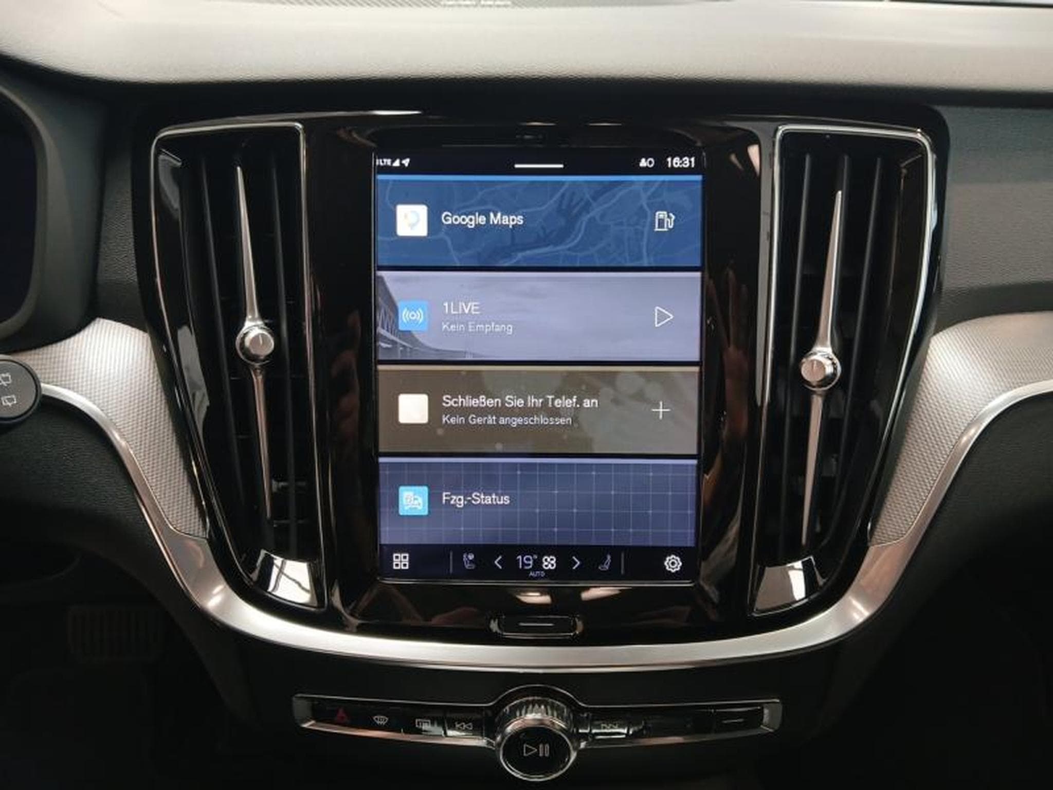 Volvo V60 B4 Plus Dark / Diesel (2023) - Foto 16