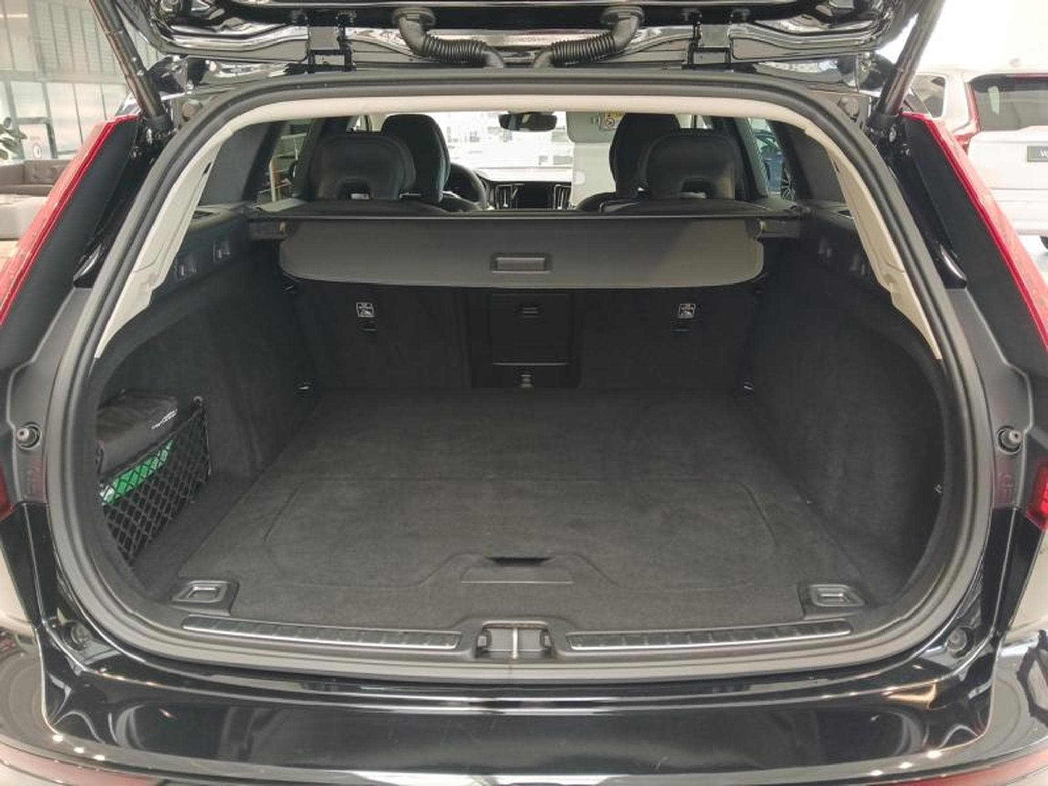Volvo V60 B4 Plus Dark / Diesel (2023) - Foto 19