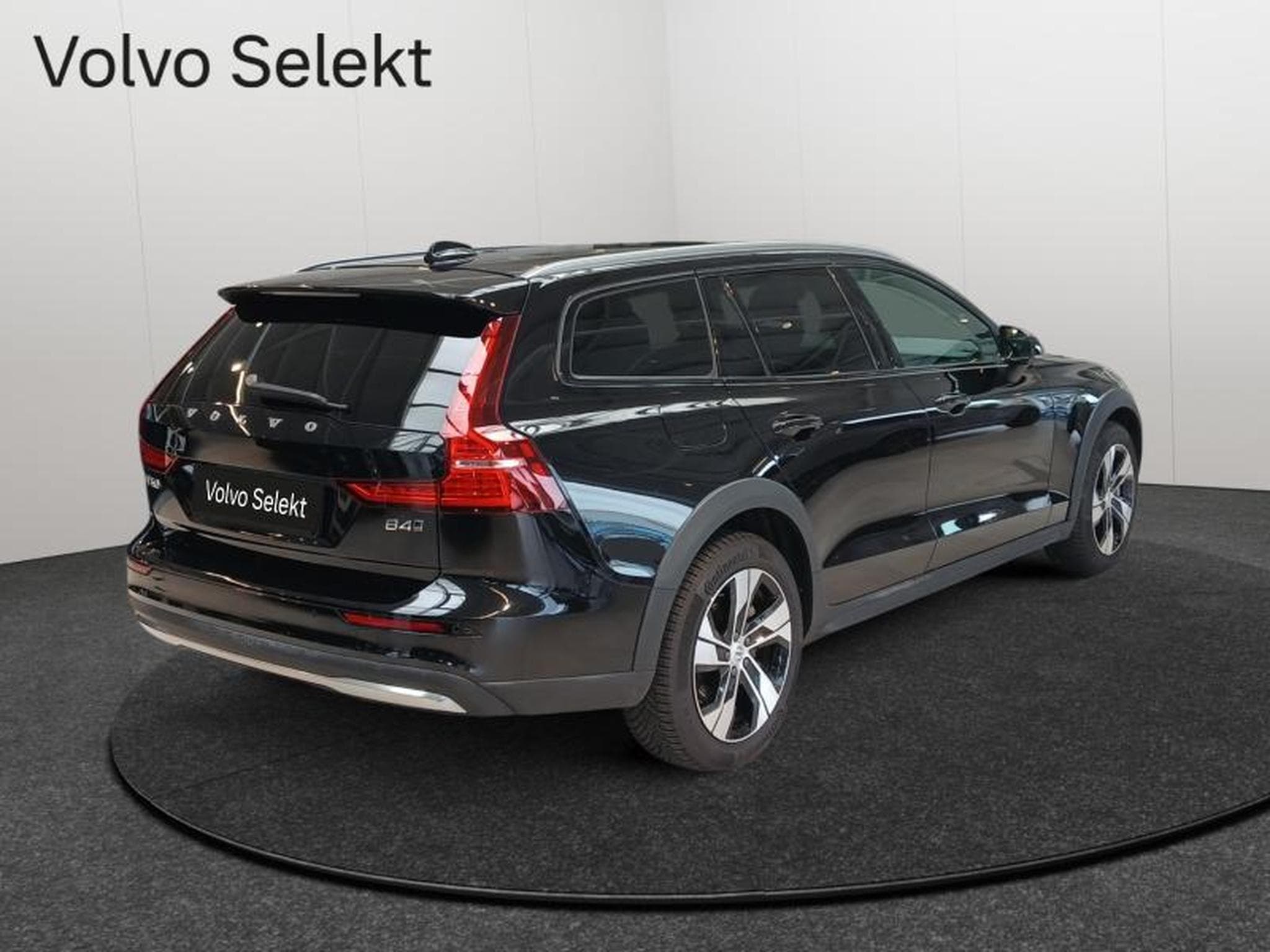 Volvo V60 B4 Plus Dark / Diesel (2023) - Foto 2