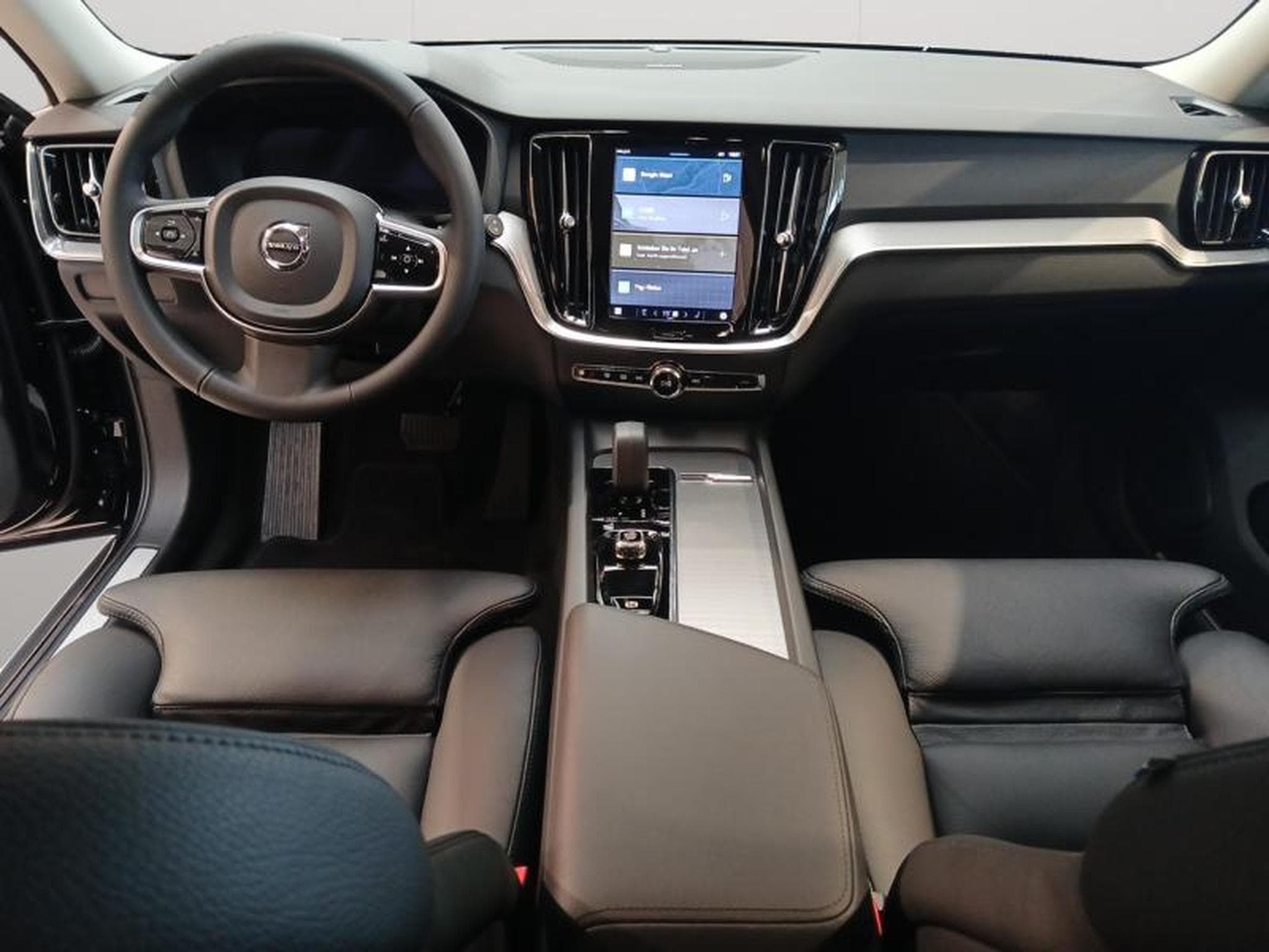 Volvo V60 B4 Plus Dark / Diesel (2023) - Foto 3