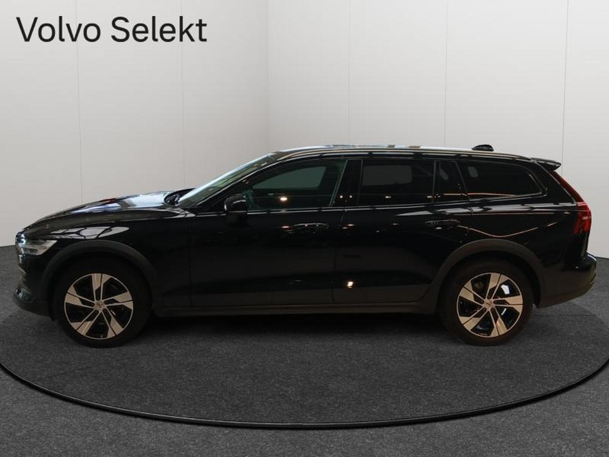 Volvo V60 B4 Plus Dark / Diesel (2023) - Foto 4