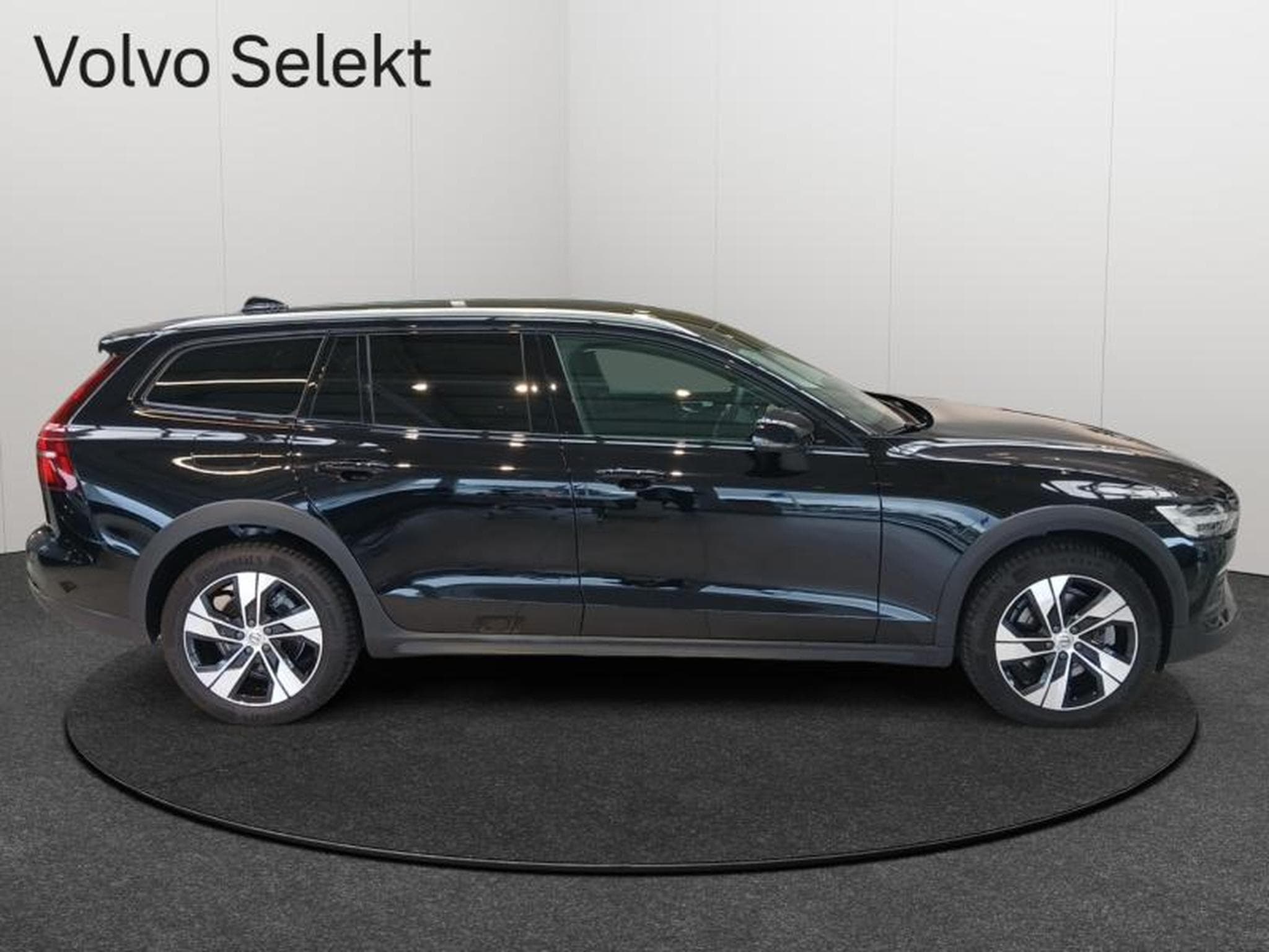 Volvo V60 B4 Plus Dark / Diesel (2023) - Foto 7