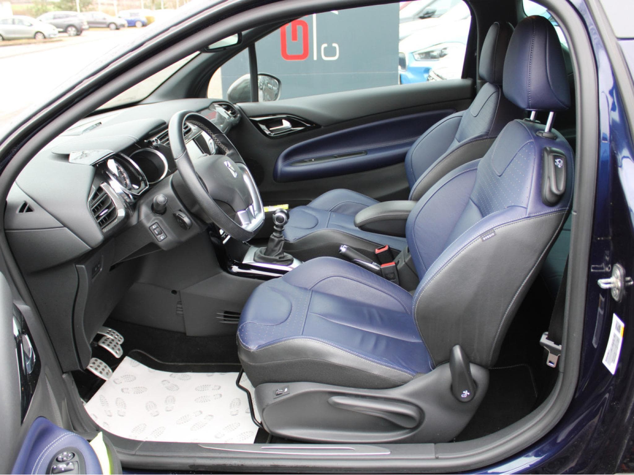 DS Automobiles DS3 EXECUTIVE EDITION FACELIFT SPORT PAKET CUIR BI-XENON NAVI (2017) - Foto 7