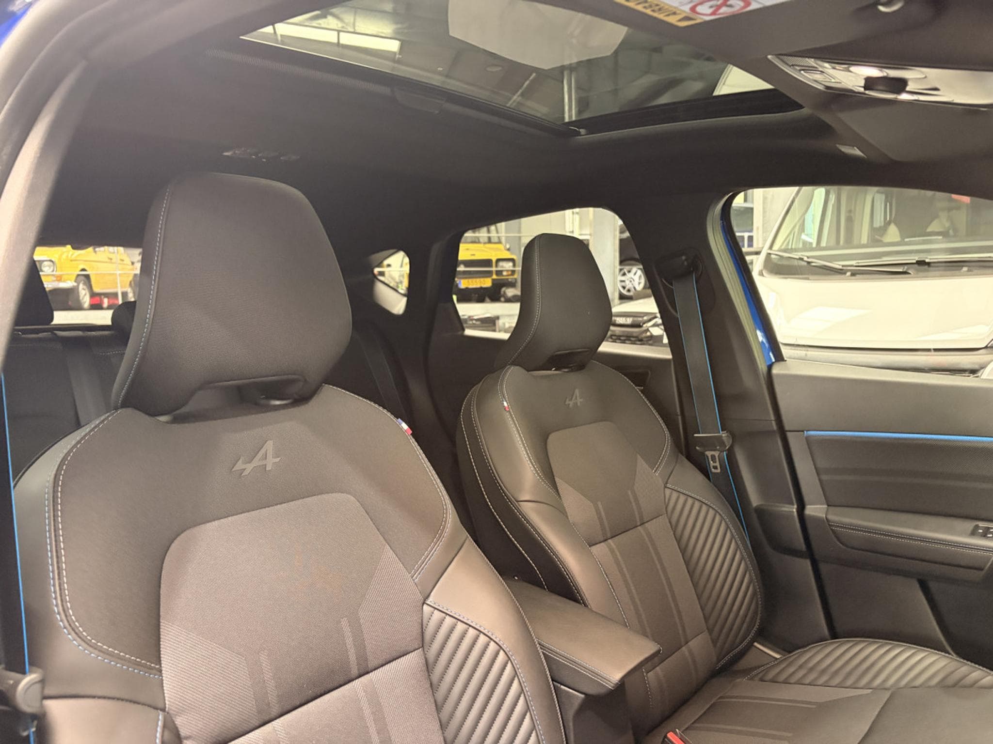 Renault Captur 1.6 TCe Esprit Alpine E-Tech EDC (2025) - Photo 12