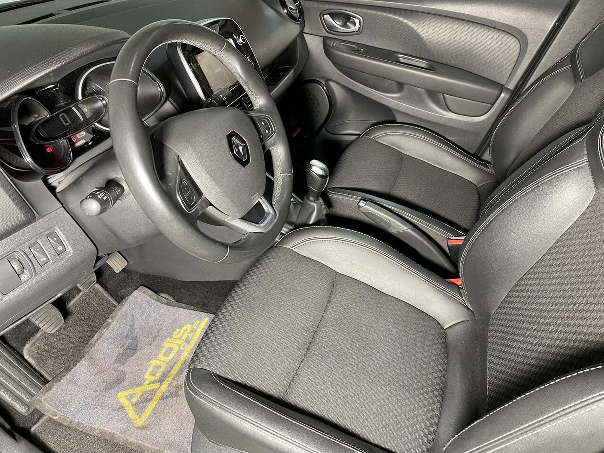 Renault Clio IV 1.5 DCI 90 INTENS GPS (2017) - Photo 11