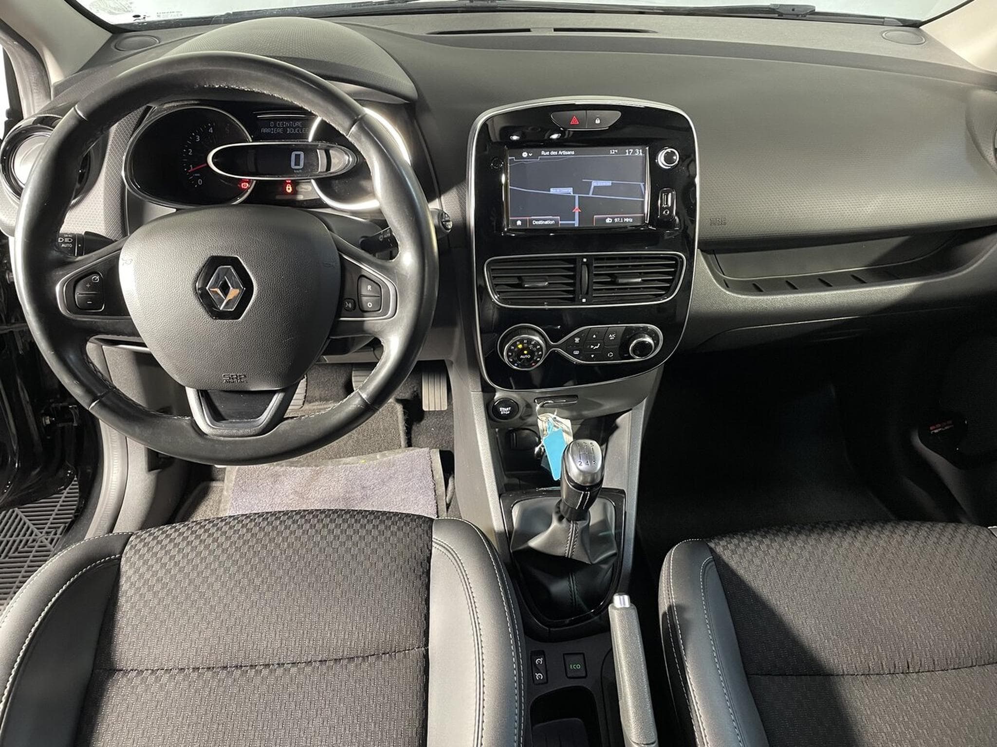 Renault Clio IV 1.5 DCI 90 INTENS GPS (2017) - Photo 3