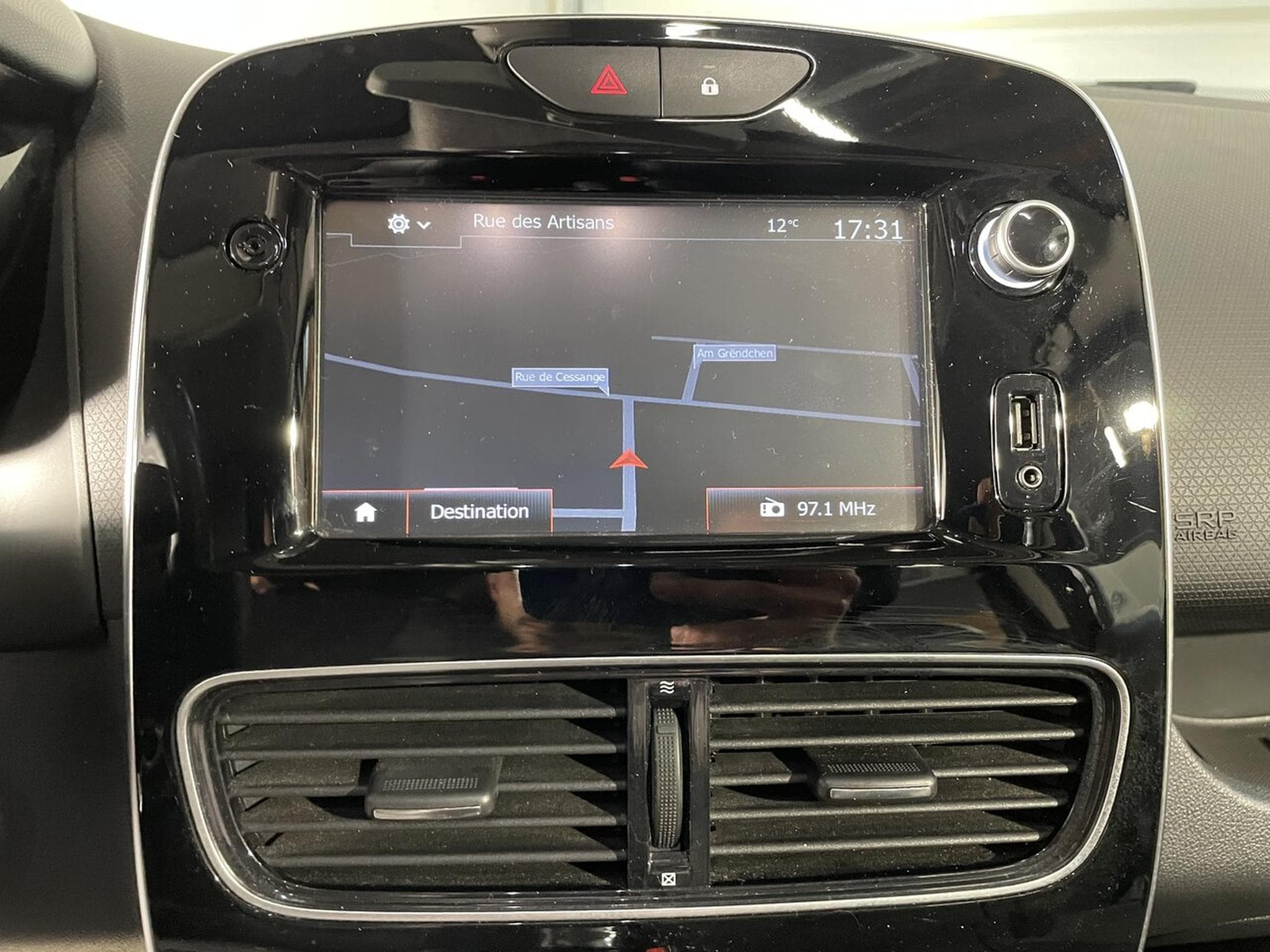 Renault Clio IV 1.5 DCI 90 INTENS GPS (2017) - Photo 4