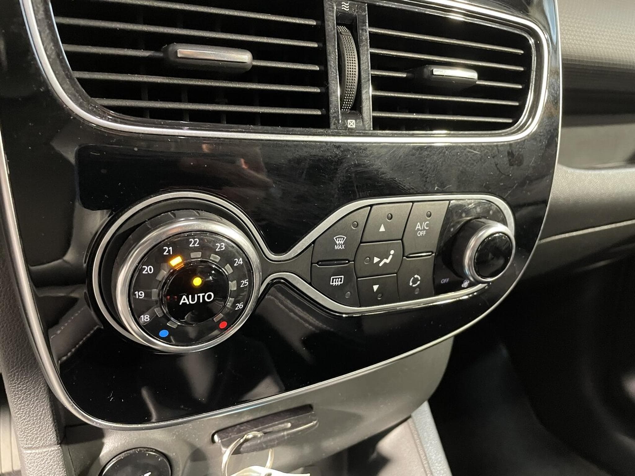 Renault Clio IV 1.5 DCI 90 INTENS GPS (2017) - Photo 8
