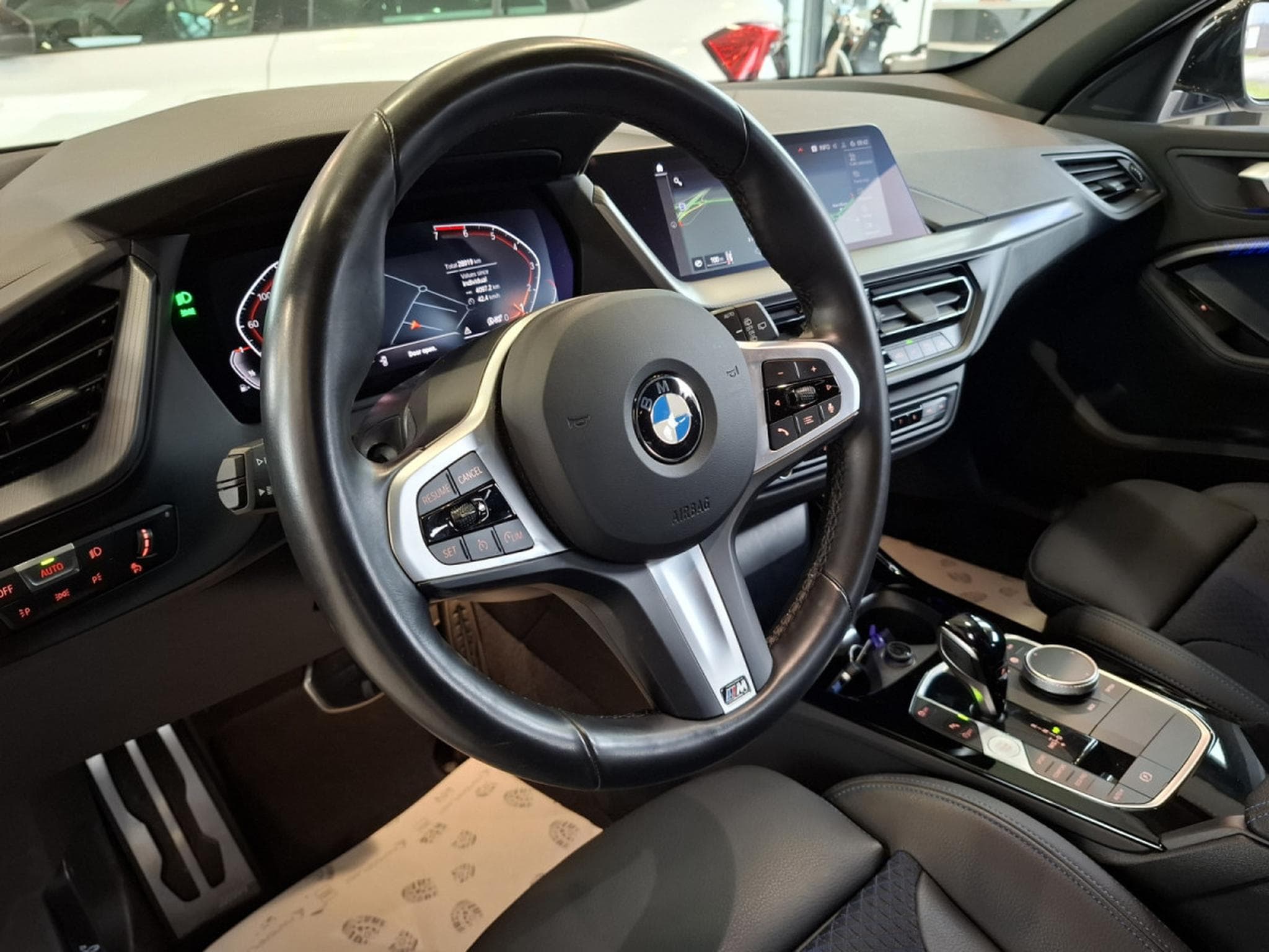 BMW 118 i M SPORT PAKET, NAVI, LED, COCKPIT DIGITAL, CARPLAY, PDC, (2021) - Photo 4