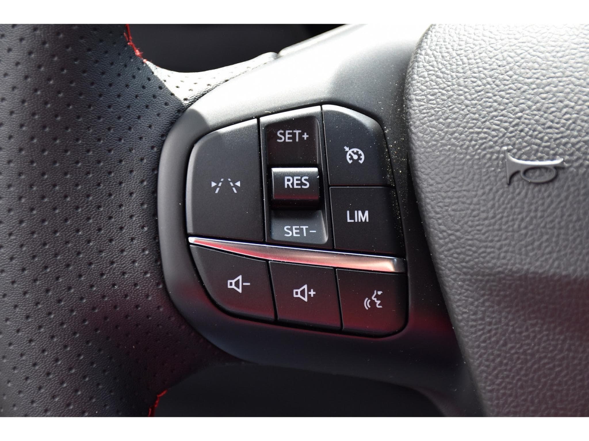 Ford Kuga 1.5 EcoBoost ST-Line Auto. PACK HIVER GPS LANE CAM NEUF (2025) - Foto 19