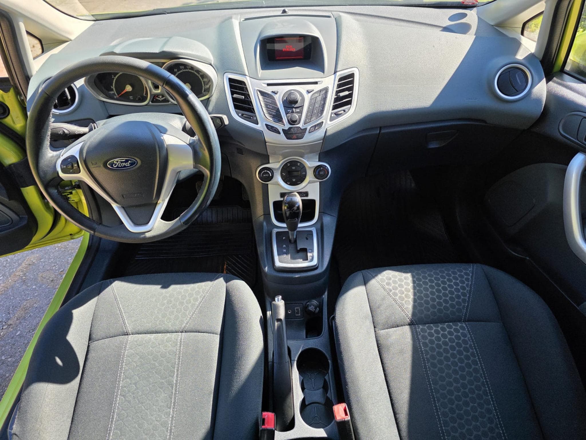 Ford Fiesta 1.4 Titanium (2010) - Photo 6