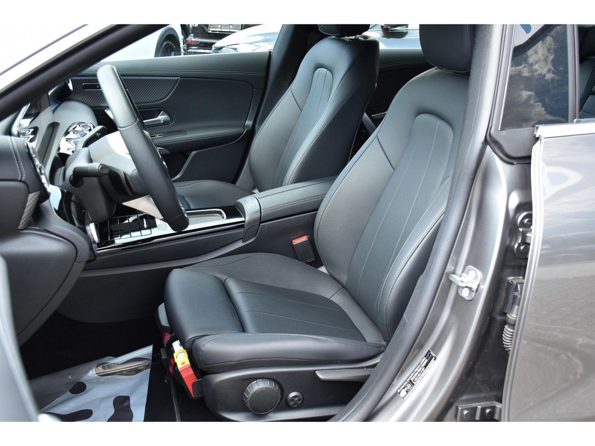 Mercedes CLA 180 CDI Progressive 8G-DCT CUIR GPS LANE CAM KEYLESS 1° MAIN (2025) - Foto 6