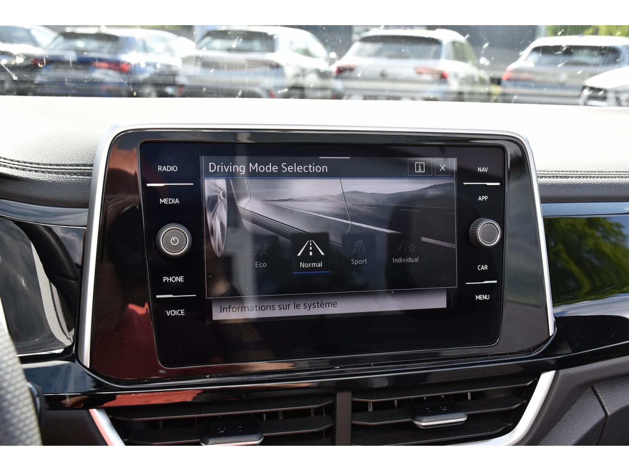 VW T-Roc Cabrio 1.5 TSI R-Line DSG ACC TRAVEL SIDE GPS PARK 1° MAIN (2025) - Foto 17