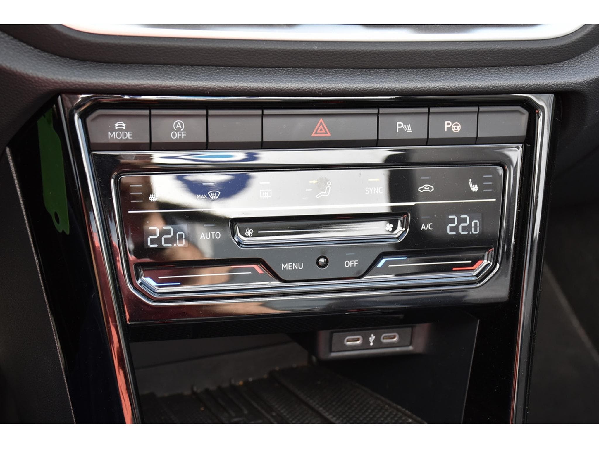 VW T-Roc Cabrio 1.5 TSI R-Line DSG ACC TRAVEL SIDE GPS PARK 1° MAIN (2025) - Foto 20