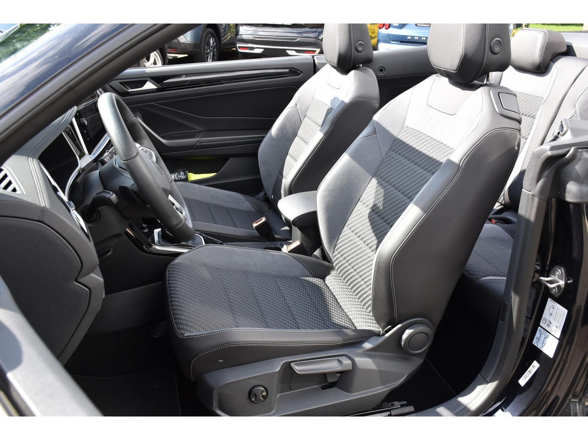 VW T-Roc Cabrio 1.5 TSI R-Line DSG ACC TRAVEL SIDE GPS PARK 1° MAIN (2025) - Foto 8