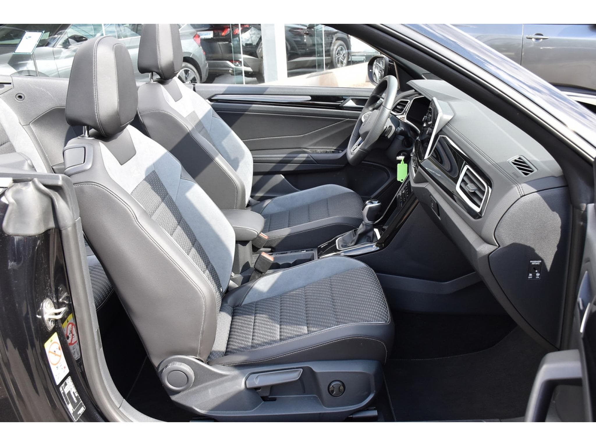 VW T-Roc Cabrio 1.5 TSI R-Line DSG ACC TRAVEL SIDE GPS PARK 1° MAIN (2025) - Foto 9