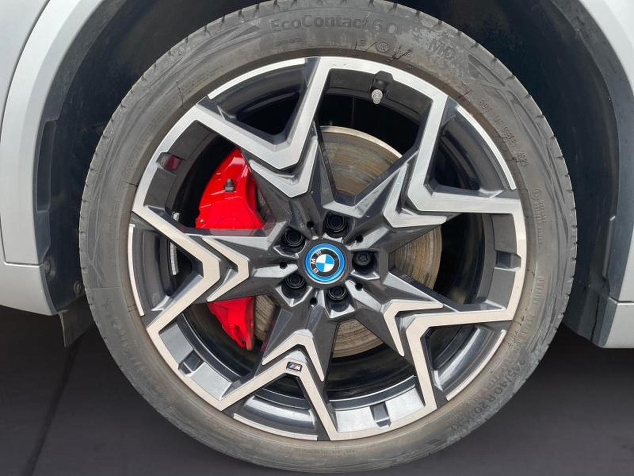 BMW iX2 iX2 xDrive30 Kit M Sport (2024) - Foto 10